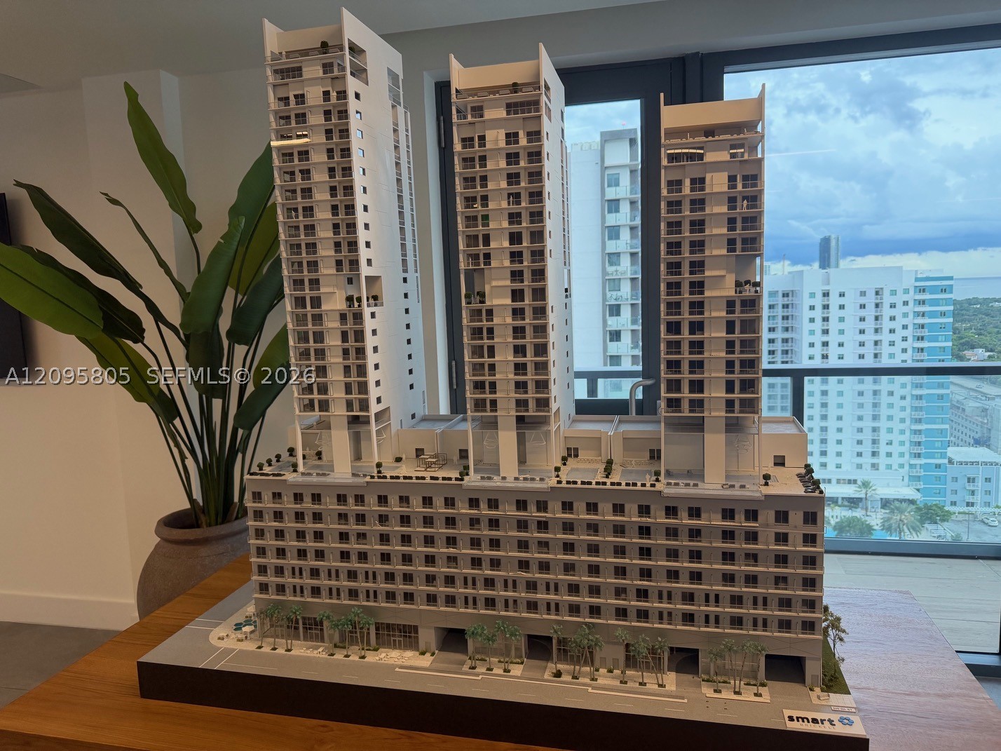image Smart Brickell III1