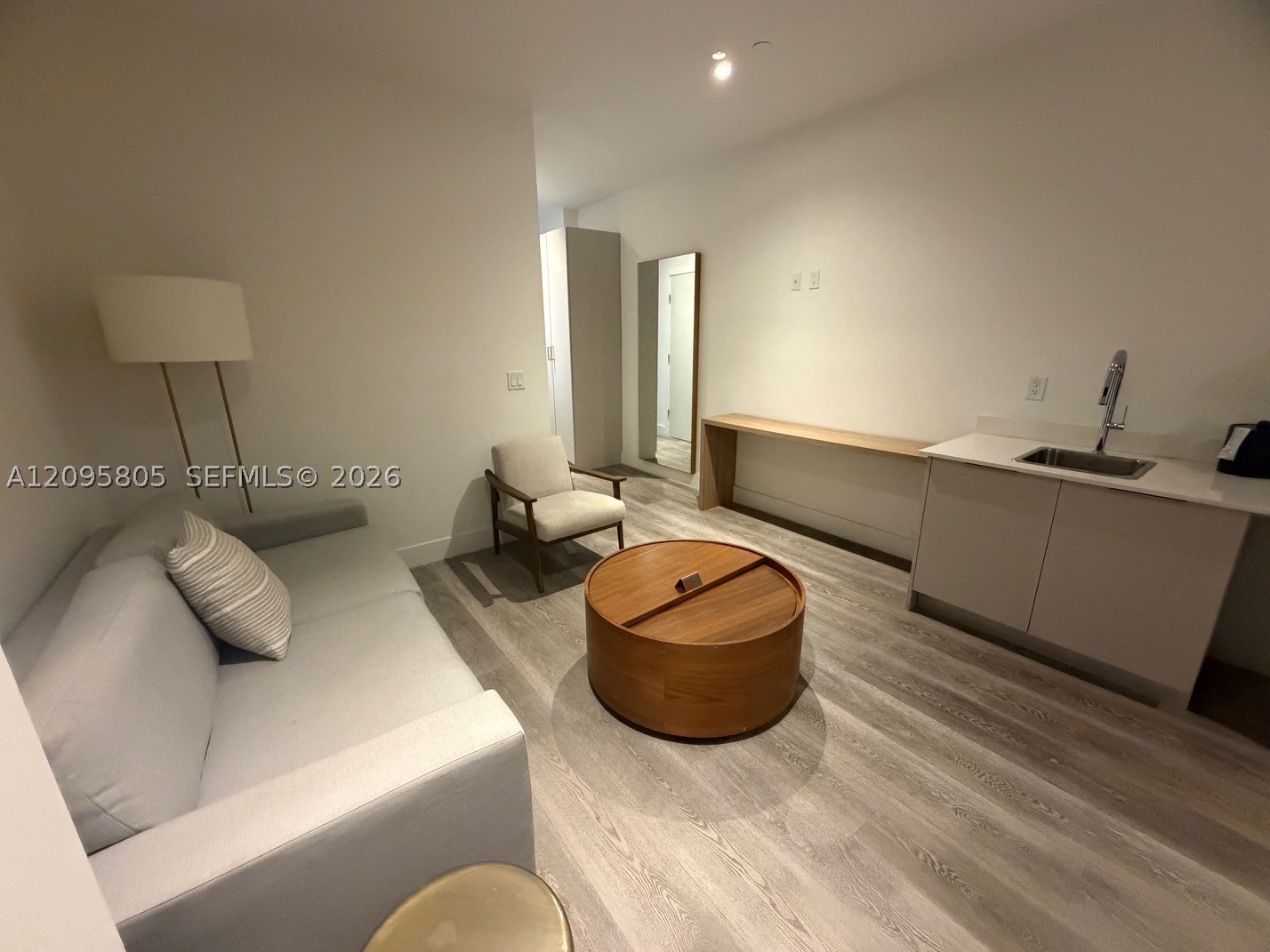 image Smart Brickell III19