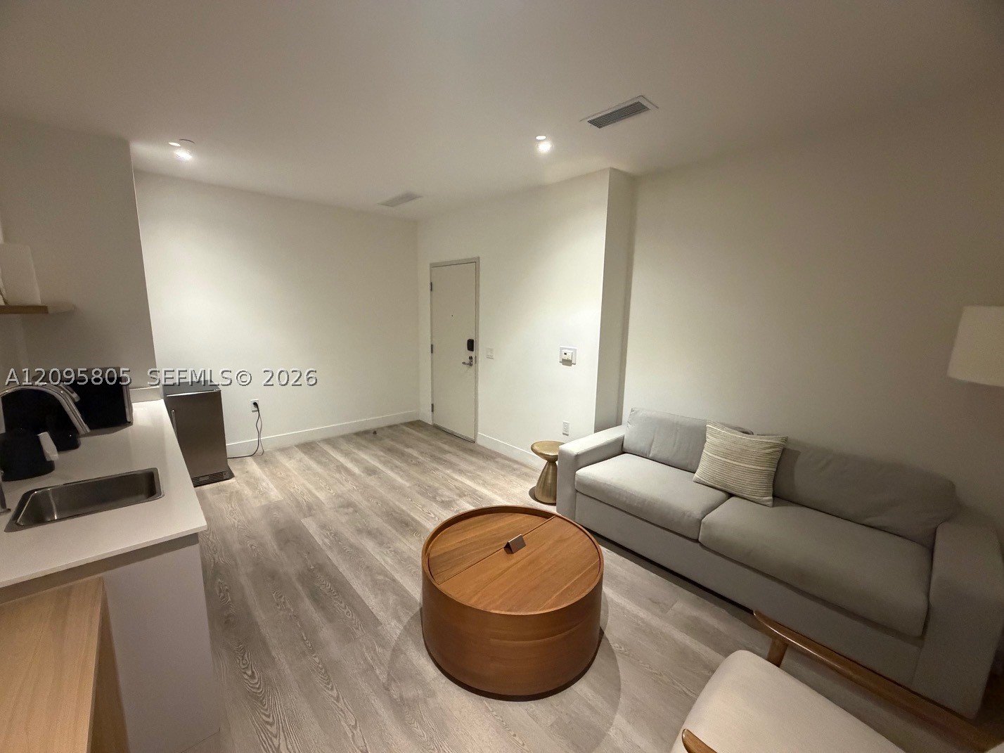 image Smart Brickell III21