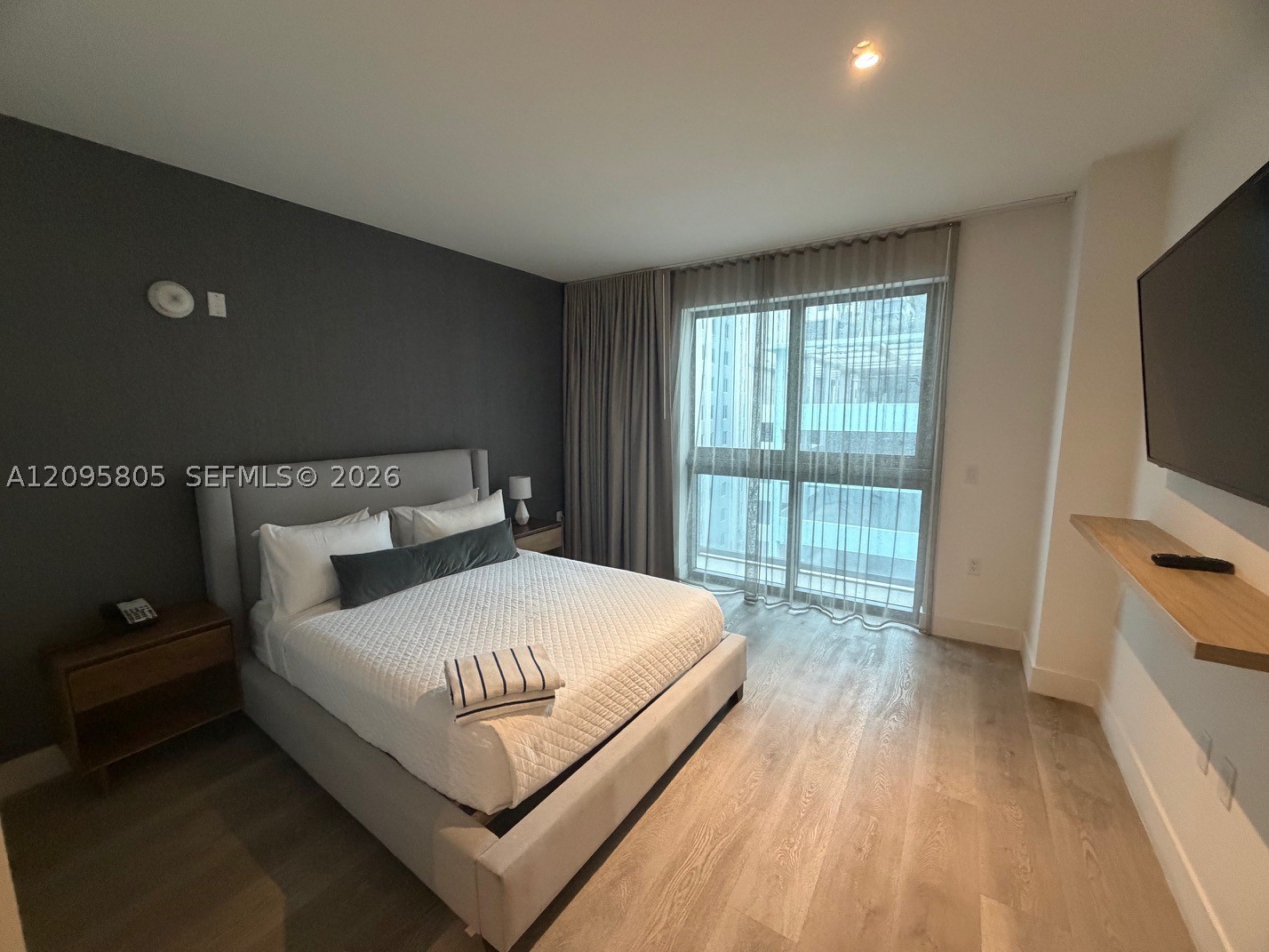 image Smart Brickell III22