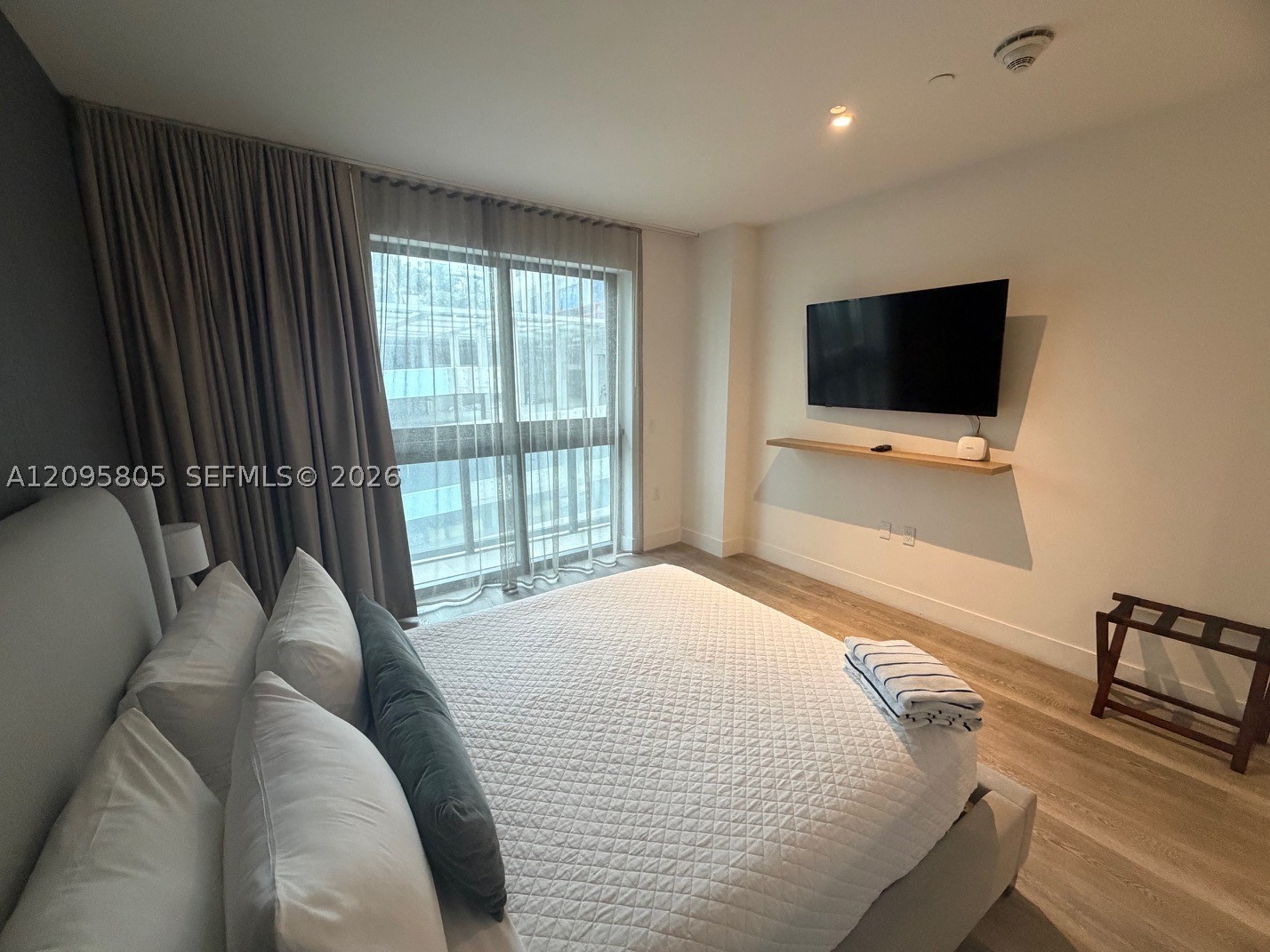 image Smart Brickell III23