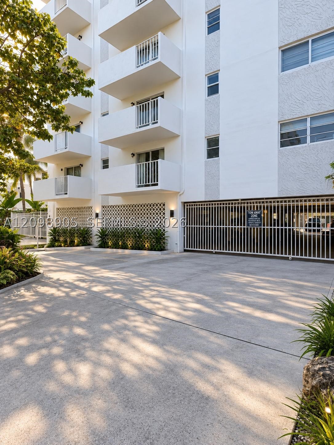 240 Collins Ave #2C Miami Beach, FL 33139
