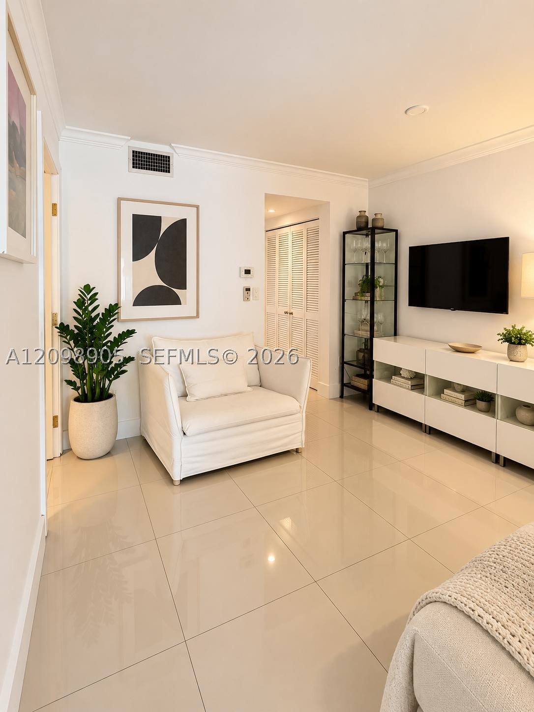 240 Collins Ave #2C Miami Beach, FL 33139