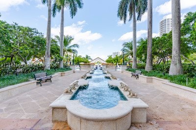 2000 Island Blvd #609