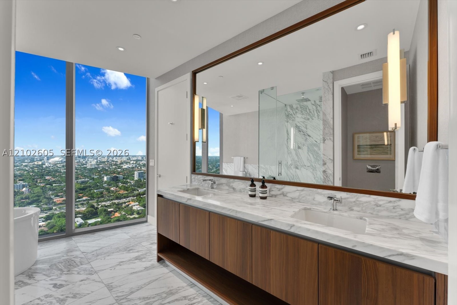 image Una Residences8
