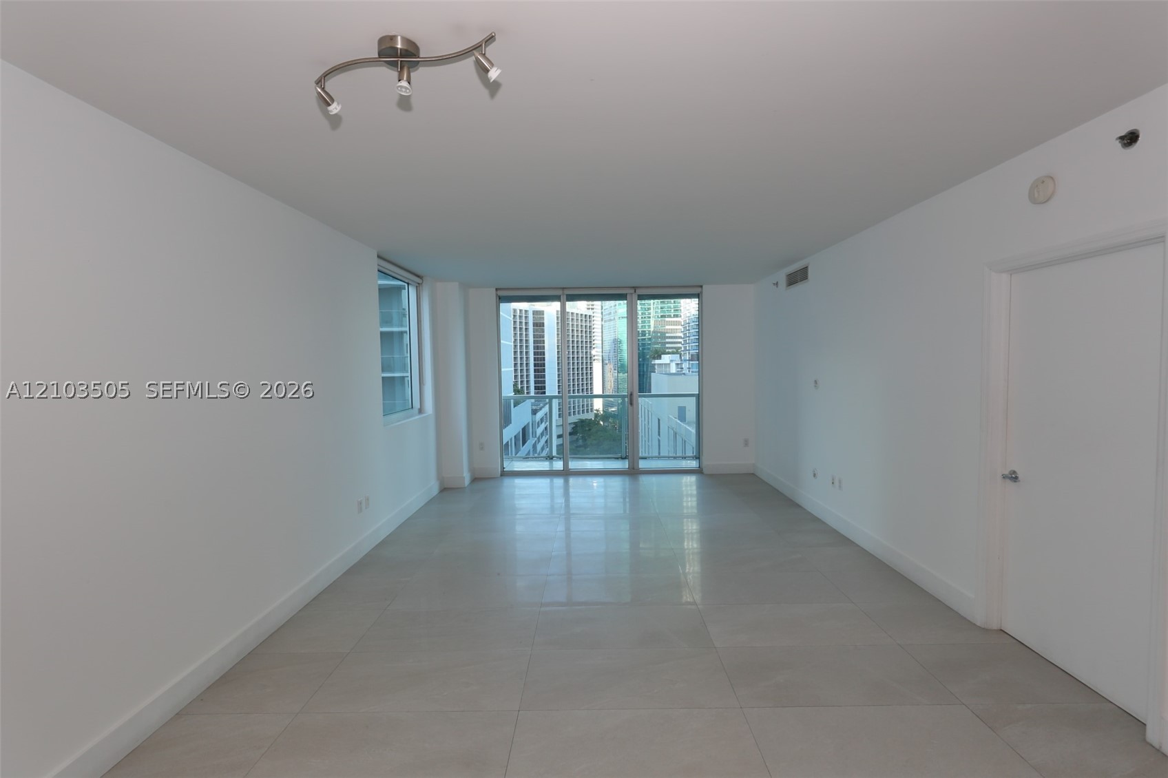 image 500 Brickell East8