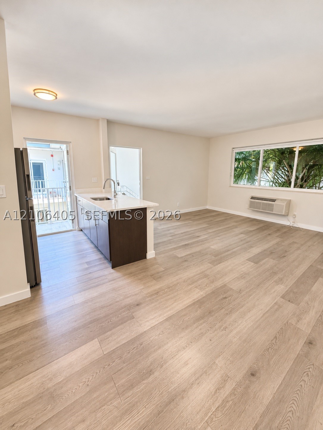1525 Michigan Ave #12