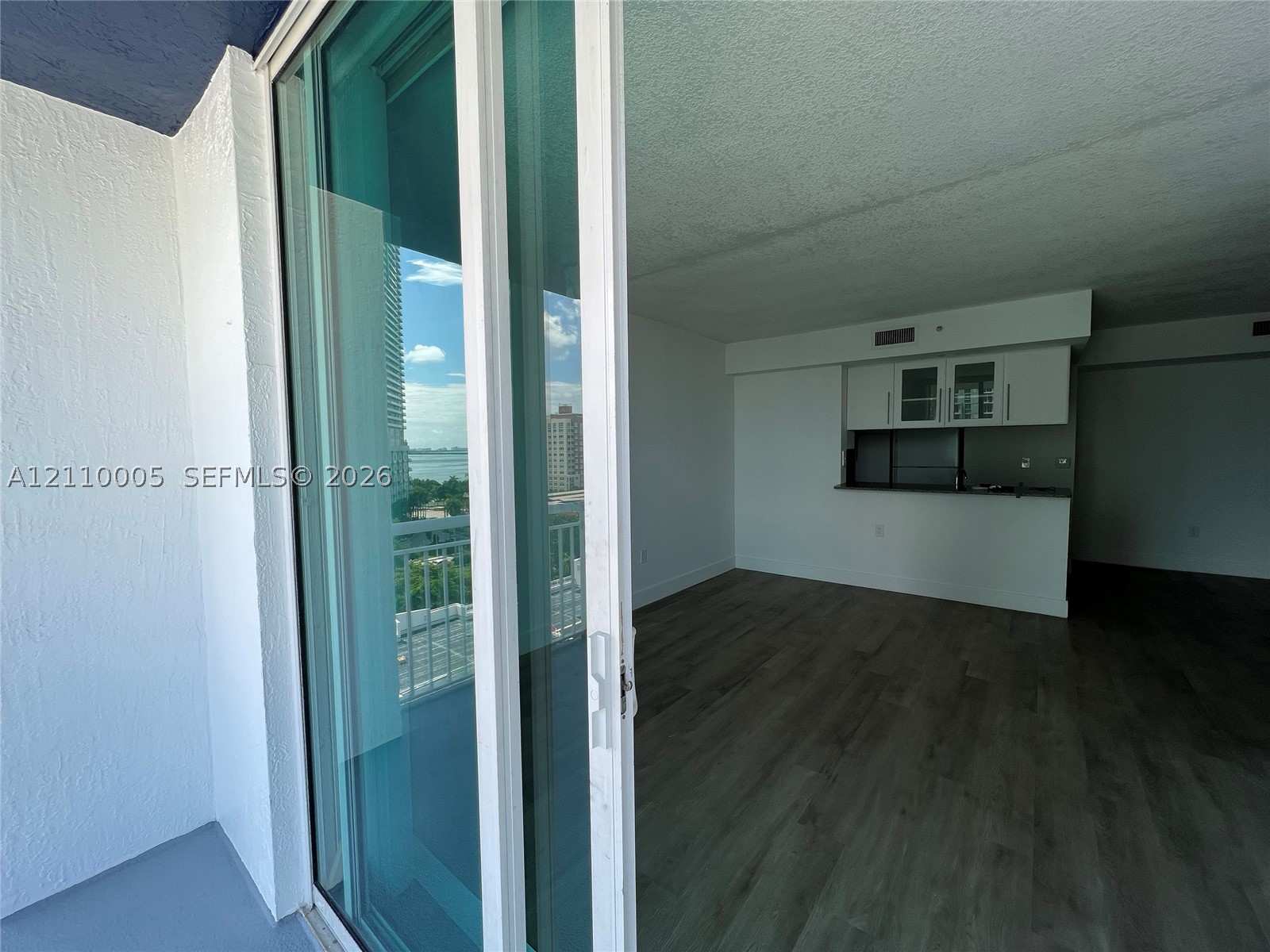 image 1800 Biscayne Plaza3