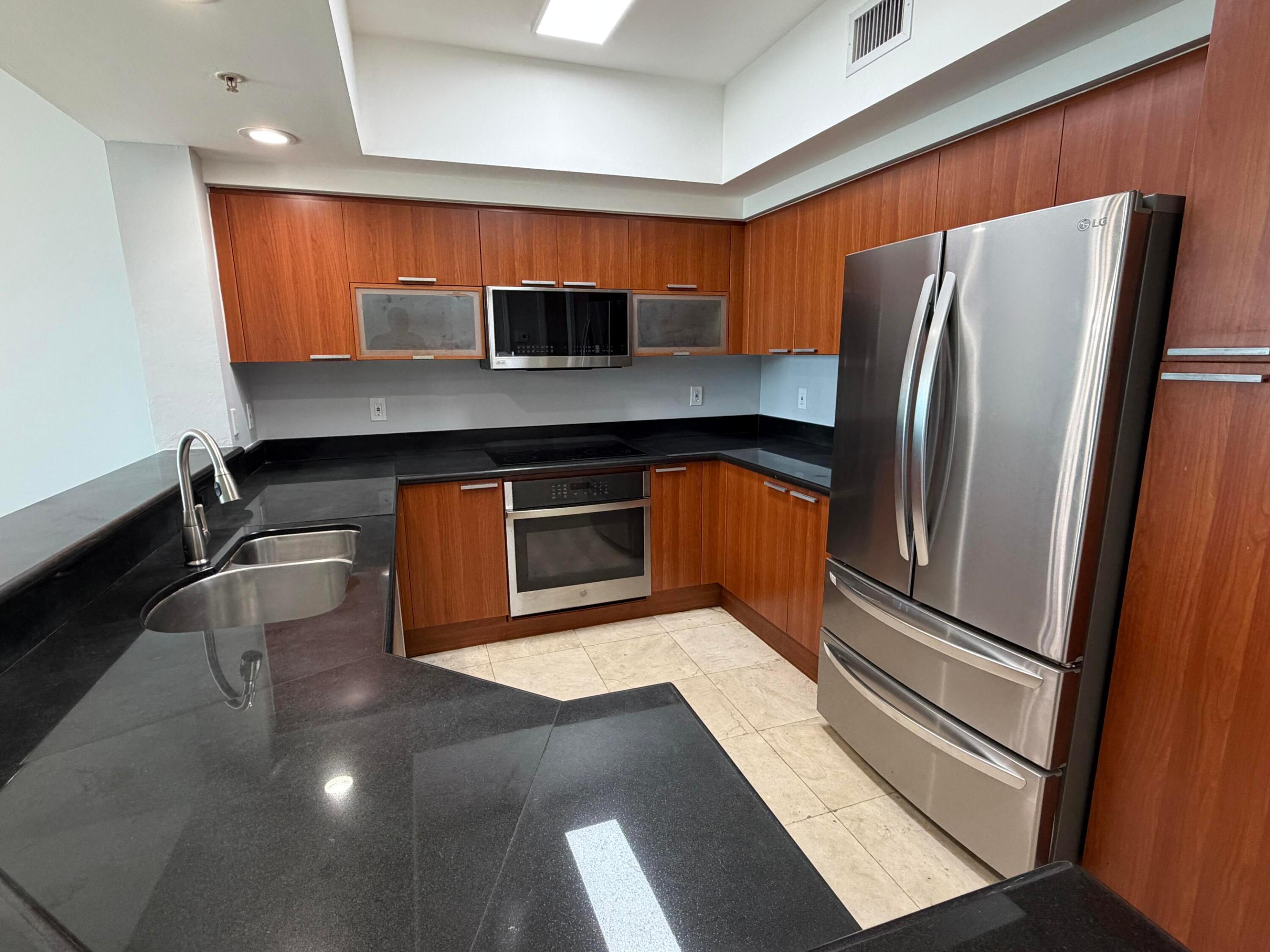 15051 Royal Oaks #1603 North Miami, FL 33181