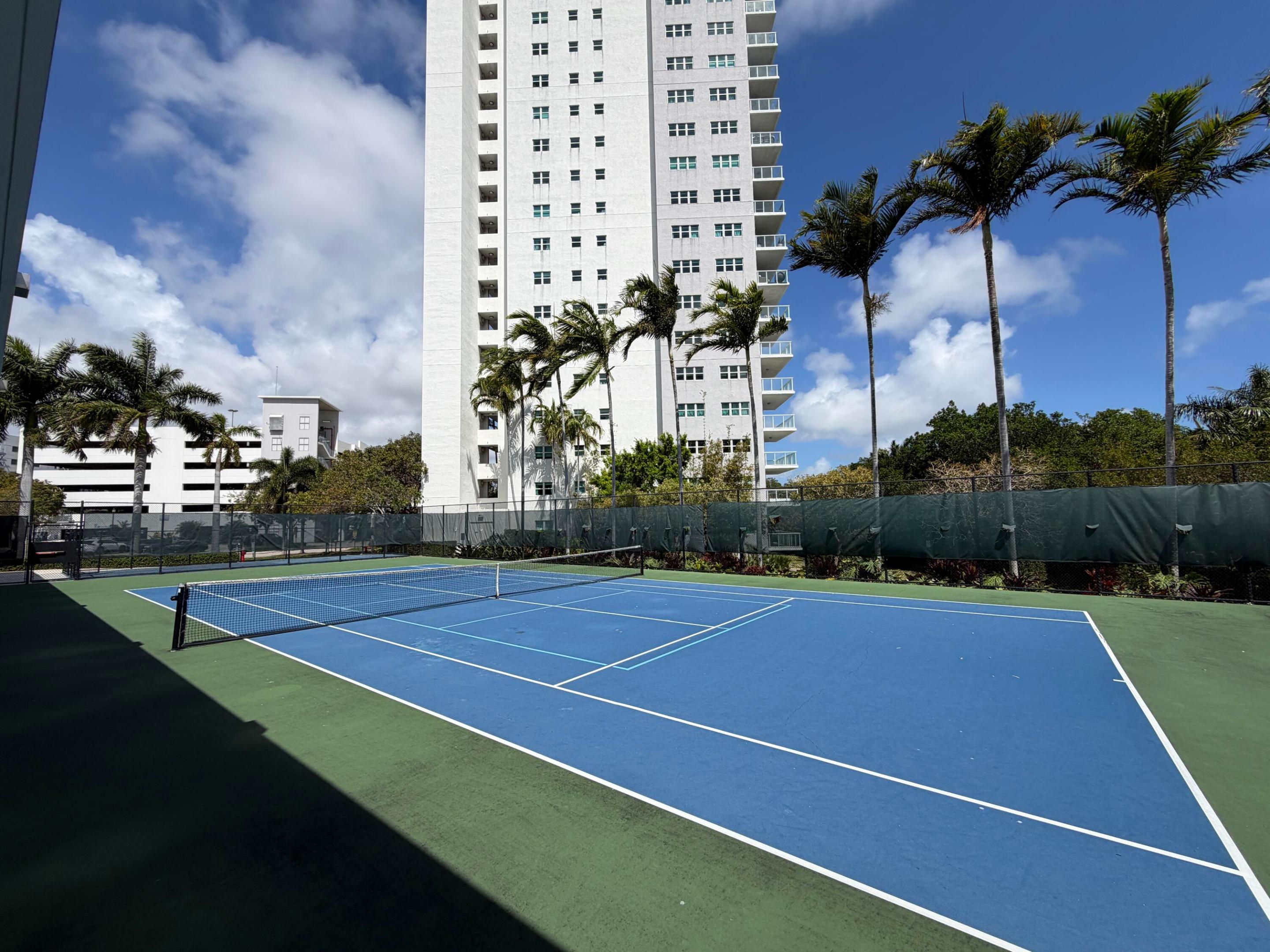 15051 Royal Oaks #1603 North Miami, FL 33181