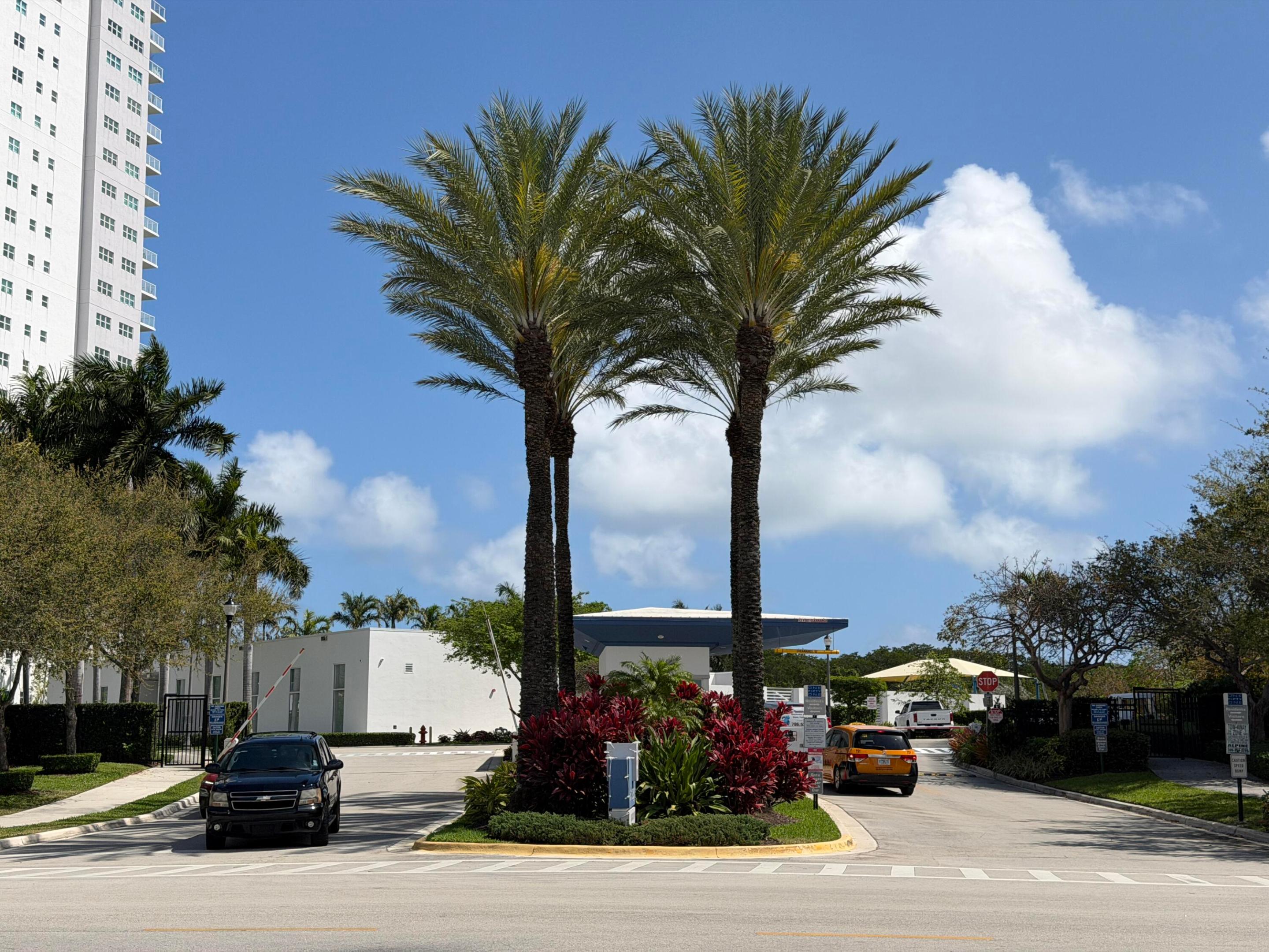 15051 Royal Oaks #1603 North Miami, FL 33181