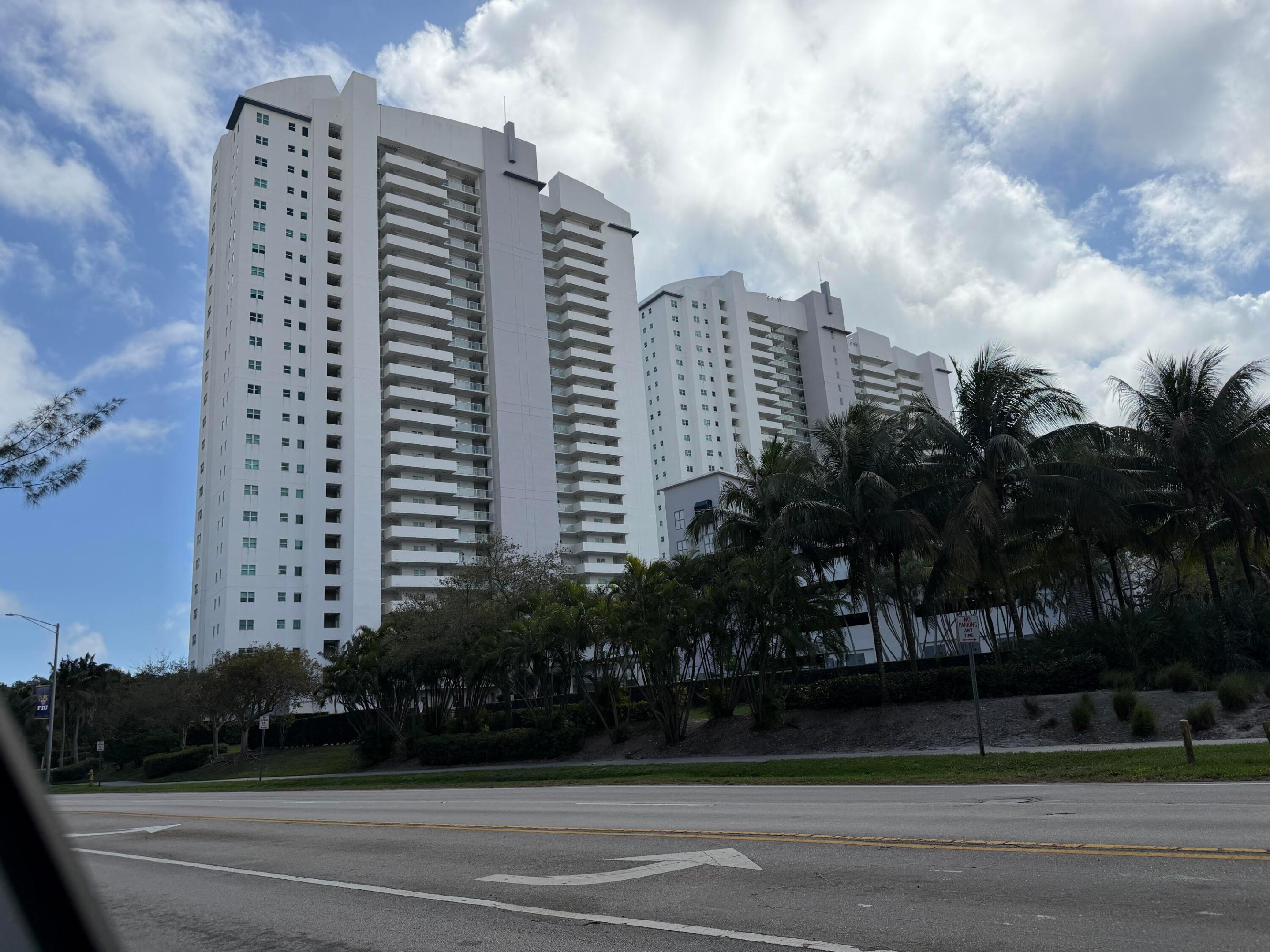 15051 Royal Oaks #1603 North Miami, FL 33181