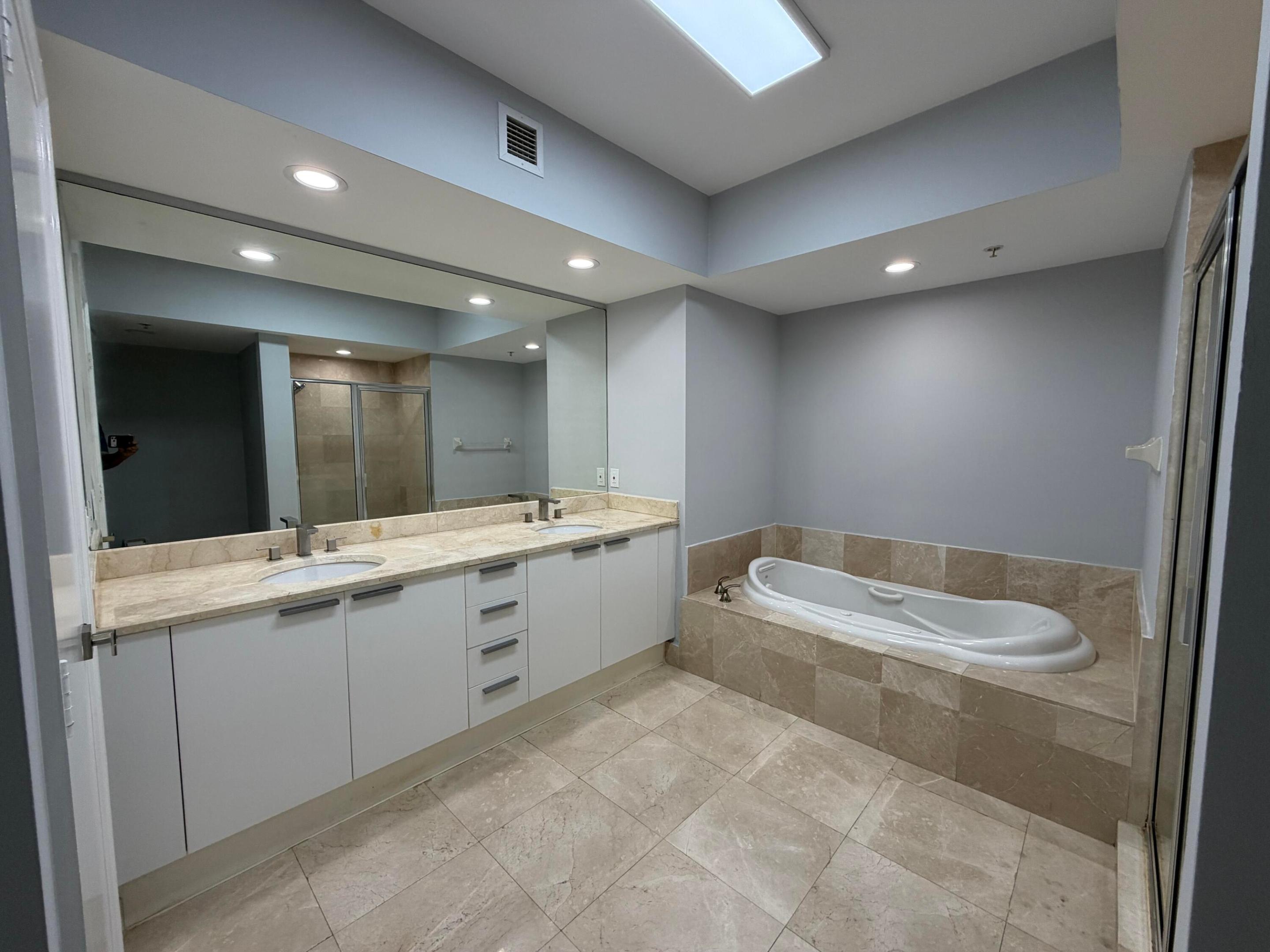 15051 Royal Oaks #1603 North Miami, FL 33181