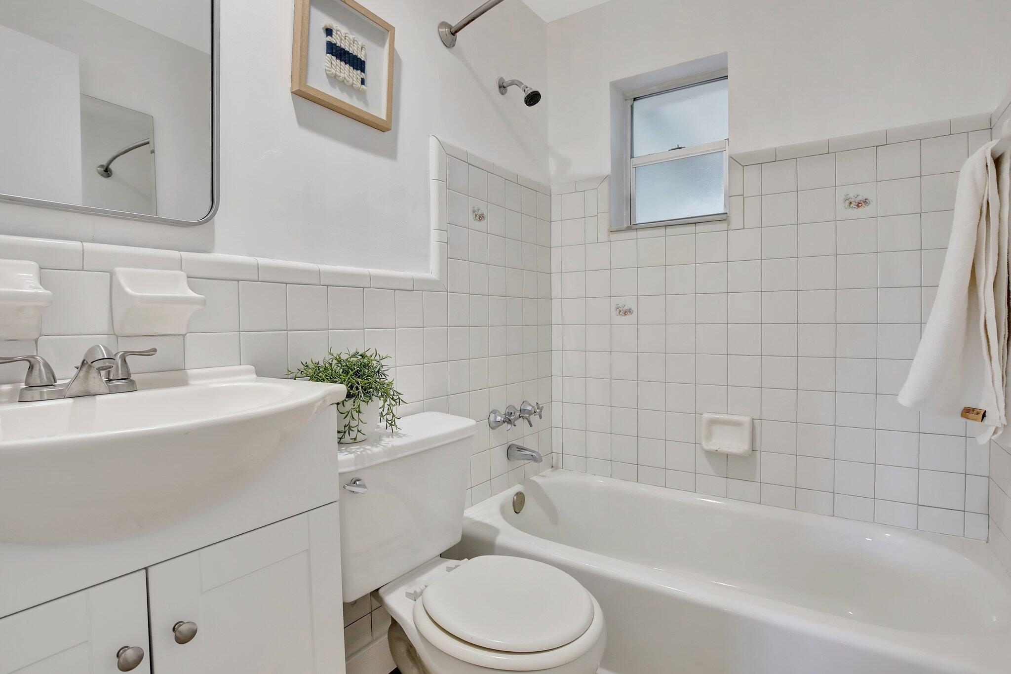 3019 N 57th Hollywood, FL 33021