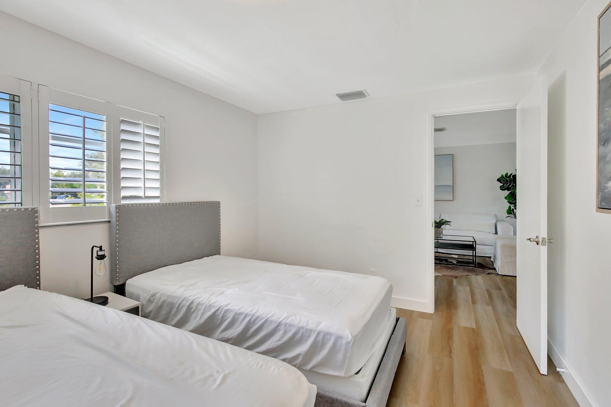 3019 N 57th Hollywood, FL 33021