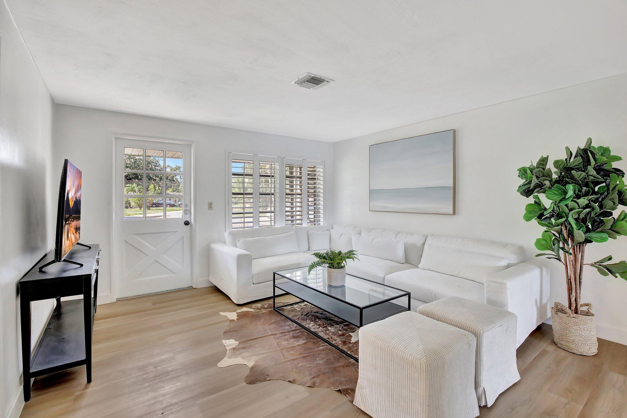 3019 N 57th Hollywood, FL 33021