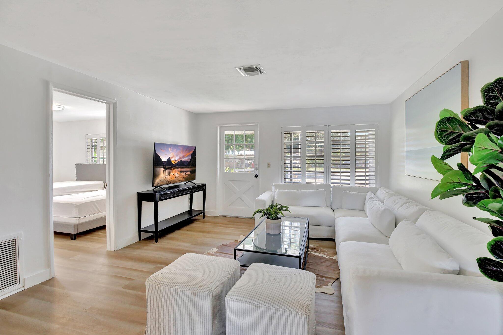 3019 N 57th Hollywood, FL 33021