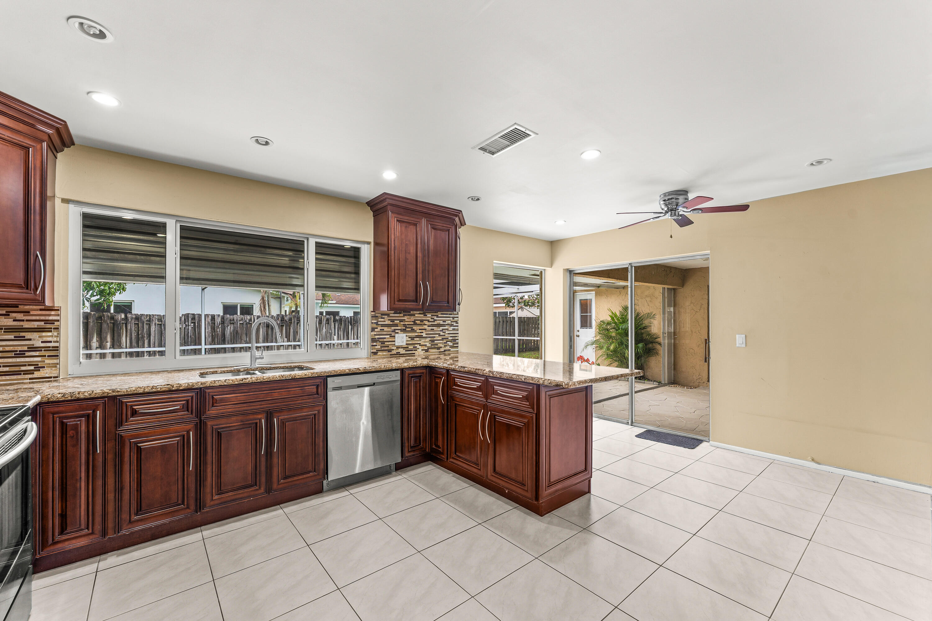 8821 NW 3rd Pembroke Pines, FL 33024