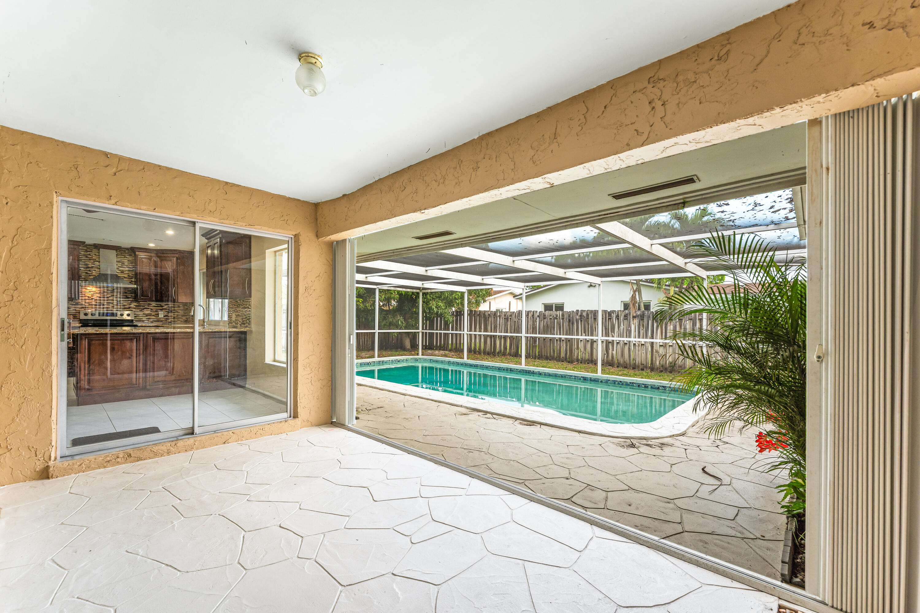 8821 NW 3rd Pembroke Pines, FL 33024