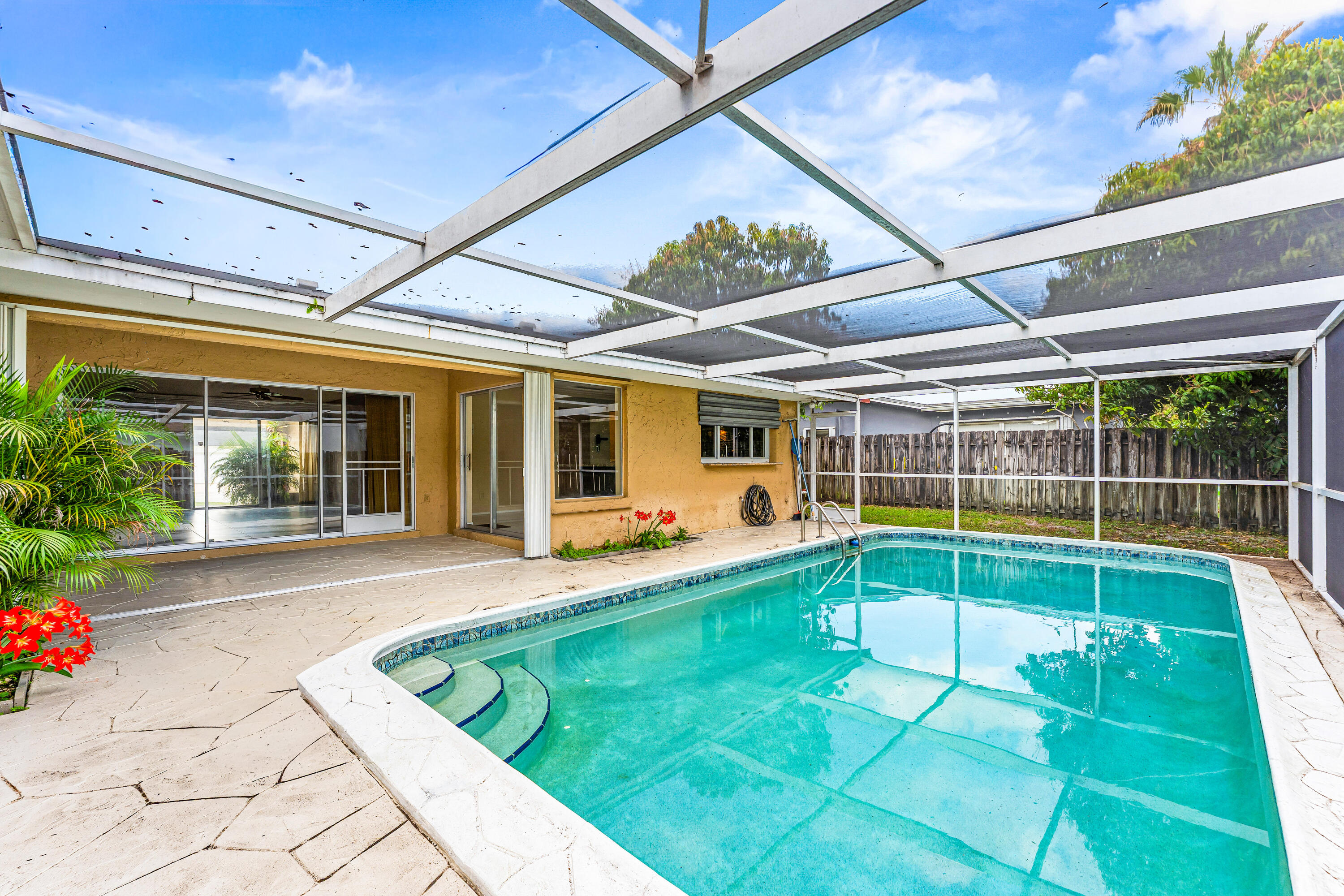 8821 NW 3rd Pembroke Pines, FL 33024