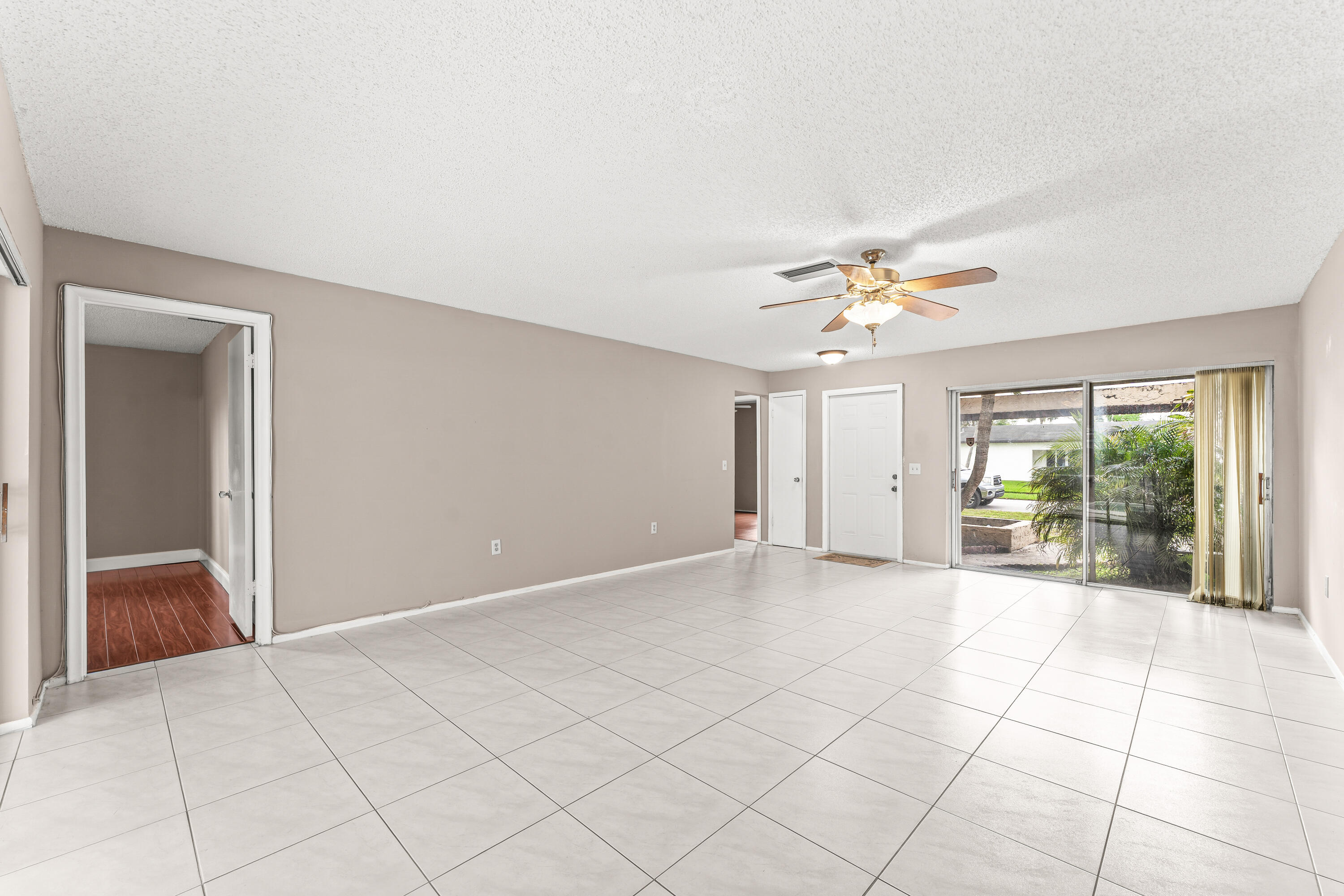 8821 NW 3rd Pembroke Pines, FL 33024