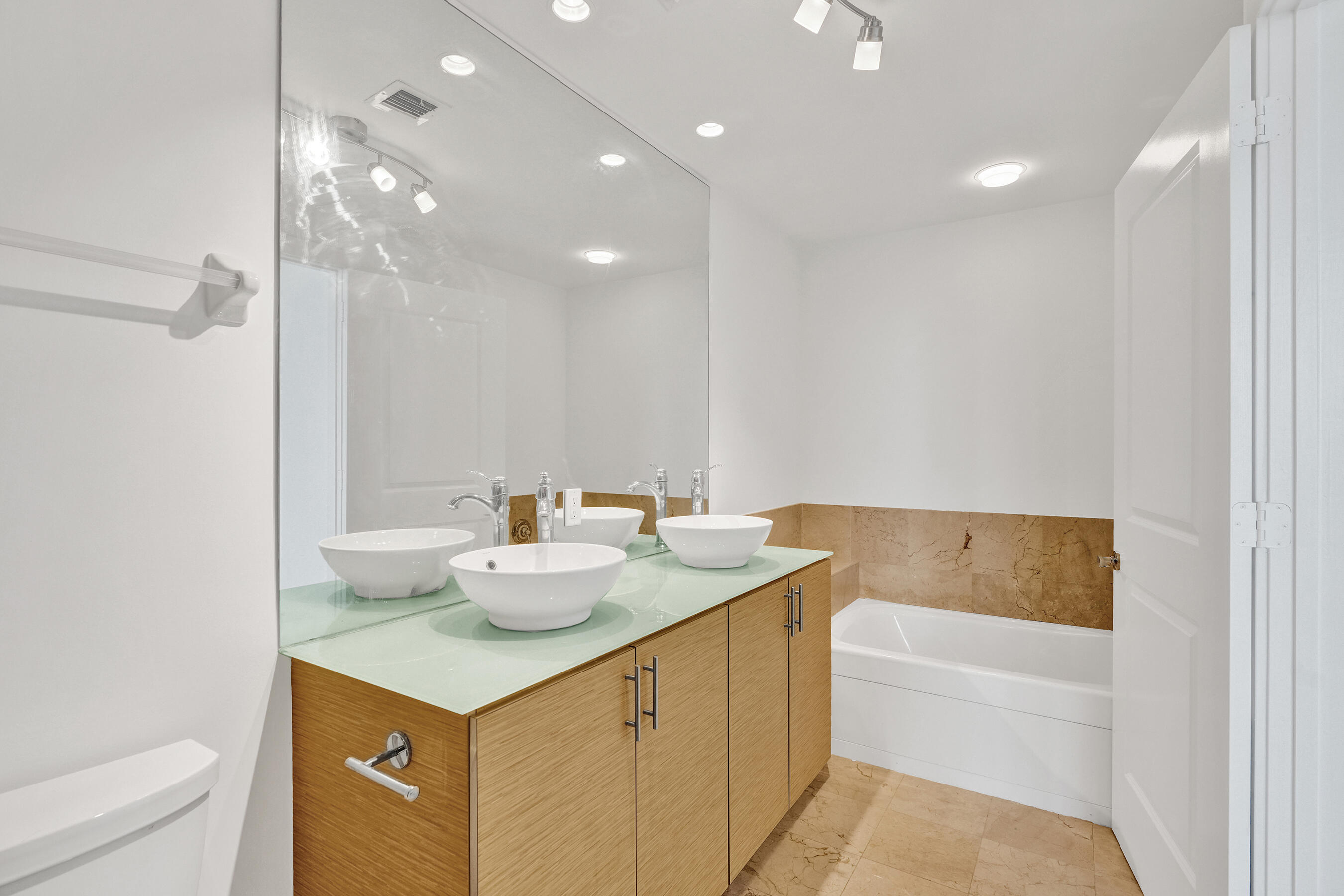 315 NE 3rd Ave #1201 Fort Lauderdale, FL 33301