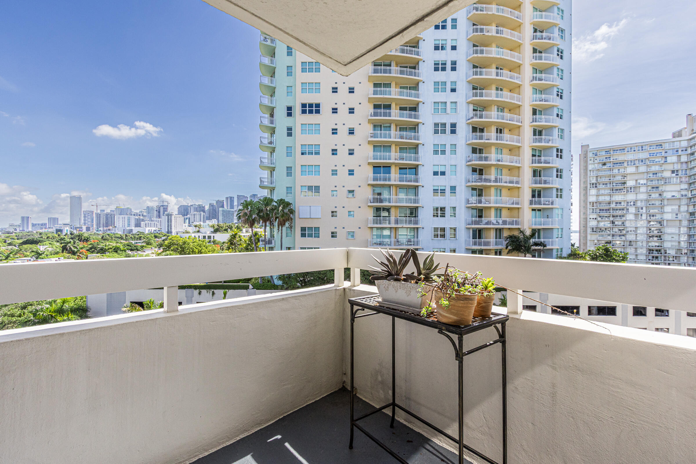 2501 Brickell #903 Miami, FL 33129