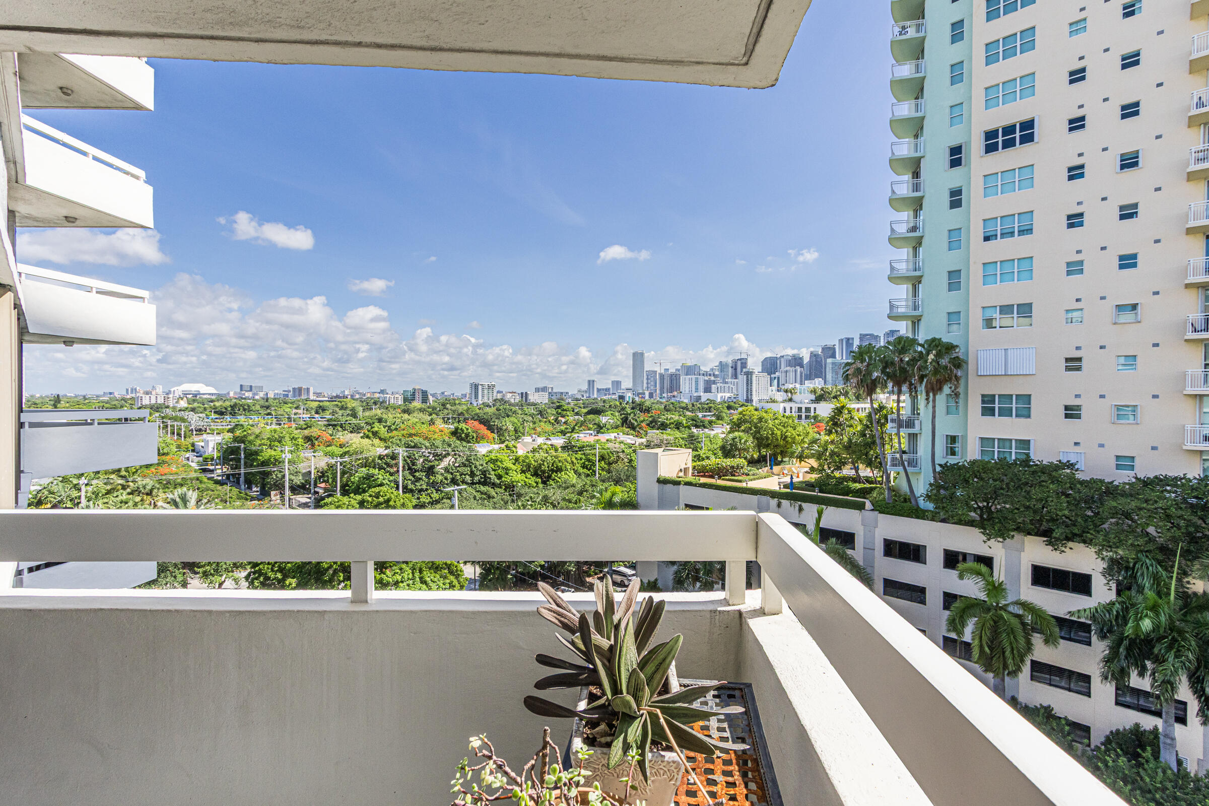 2501 Brickell #903 Miami, FL 33129