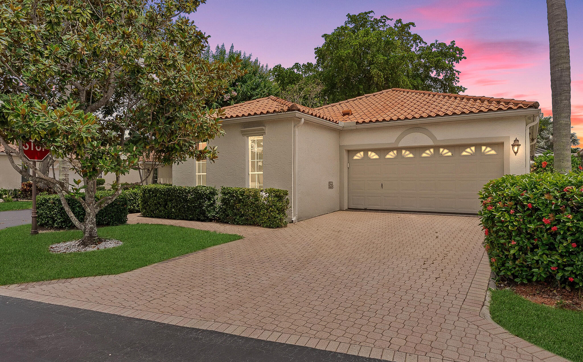 3938 Redondo