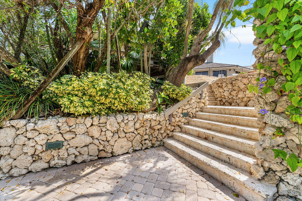 11958 Turtle Bch Rd North Palm Beach, FL 33408