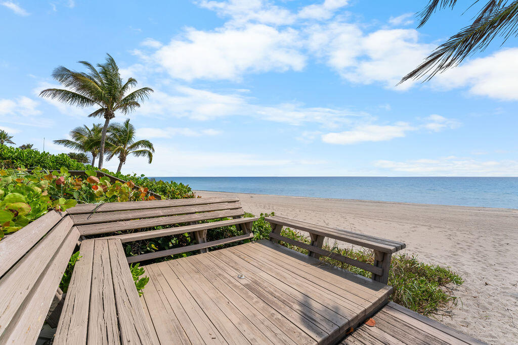 11958 Turtle Bch Rd North Palm Beach, FL 33408