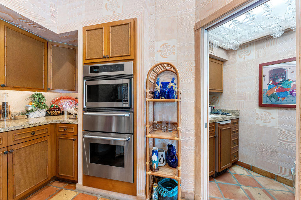 11958 Turtle Bch Rd North Palm Beach, FL 33408
