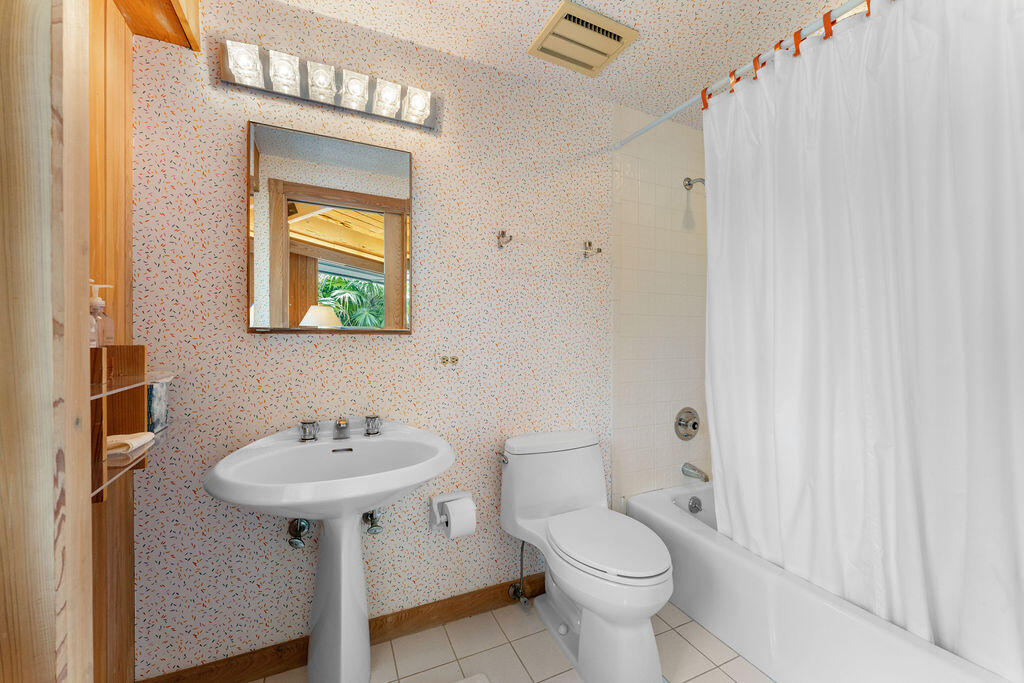 11958 Turtle Bch Rd North Palm Beach, FL 33408