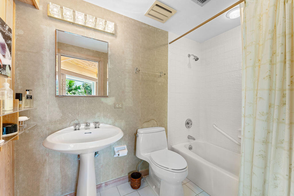 11958 Turtle Bch Rd North Palm Beach, FL 33408
