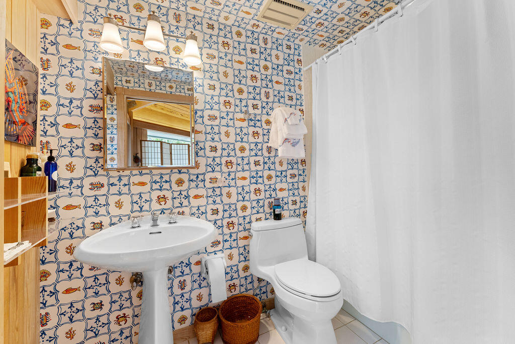 11958 Turtle Bch Rd North Palm Beach, FL 33408
