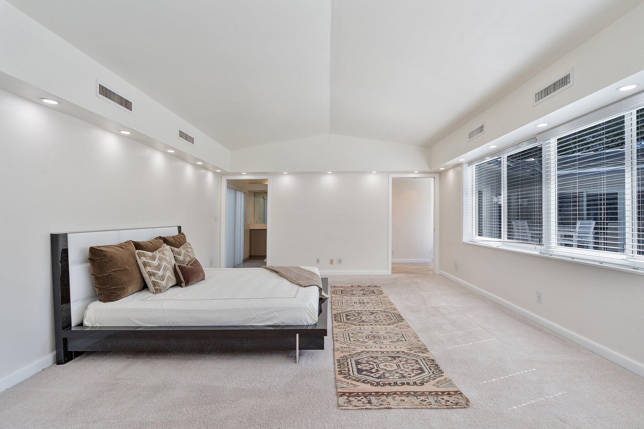 3241 NE 56th Ct Fort Lauderdale, FL 33308