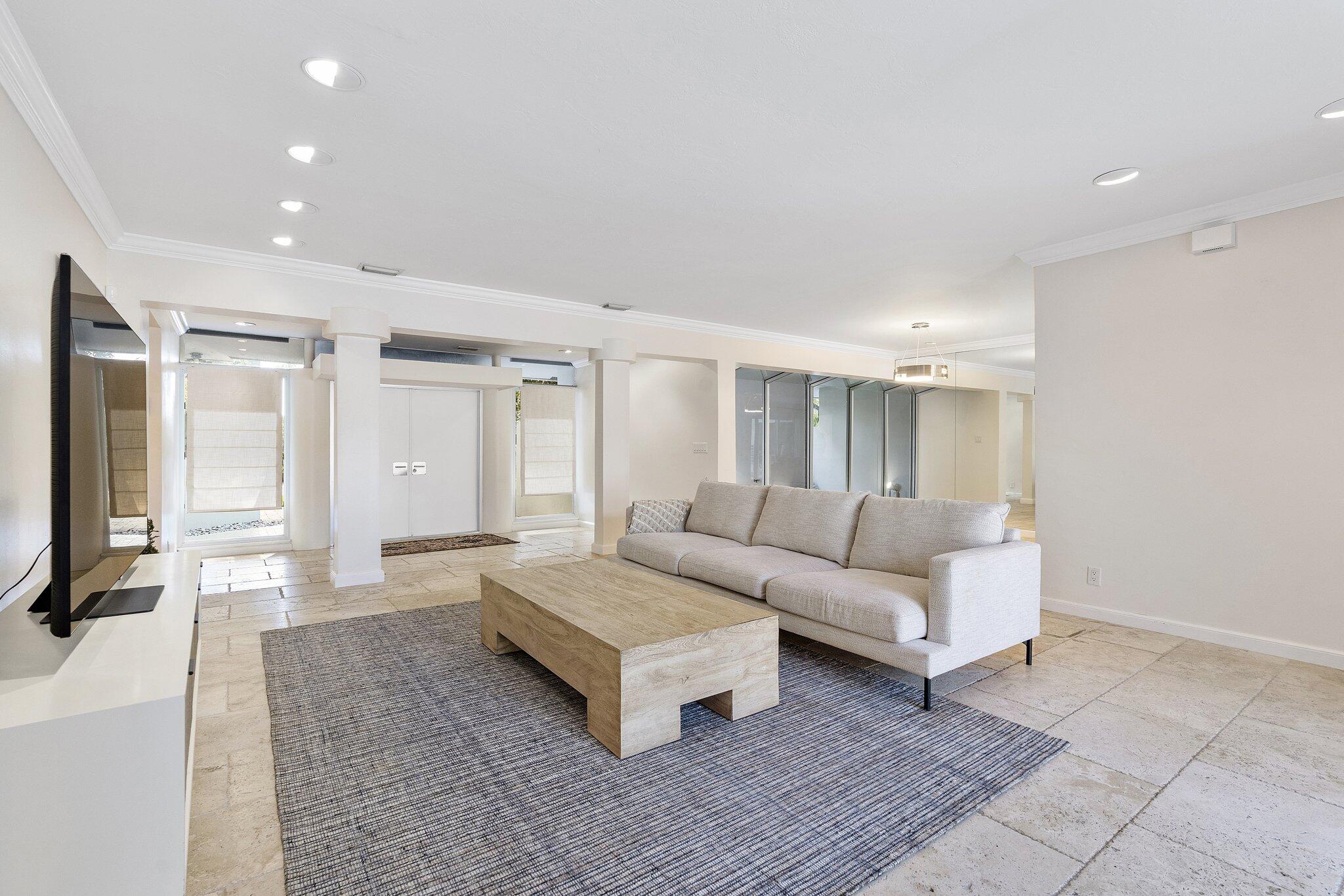 3241 NE 56th Ct Fort Lauderdale, FL 33308