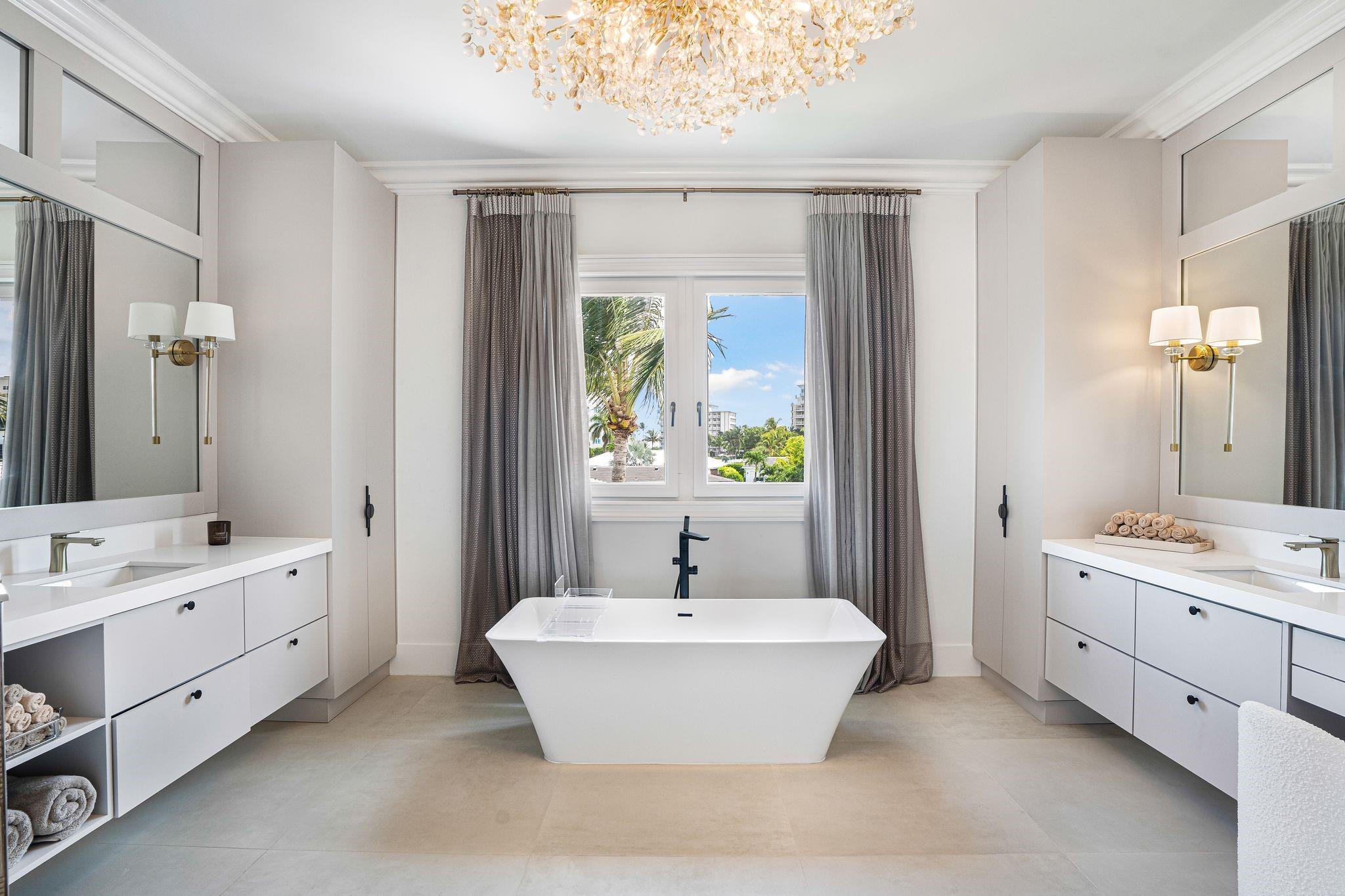 4050 NE 30th Ave Lighthouse Point, FL 33064