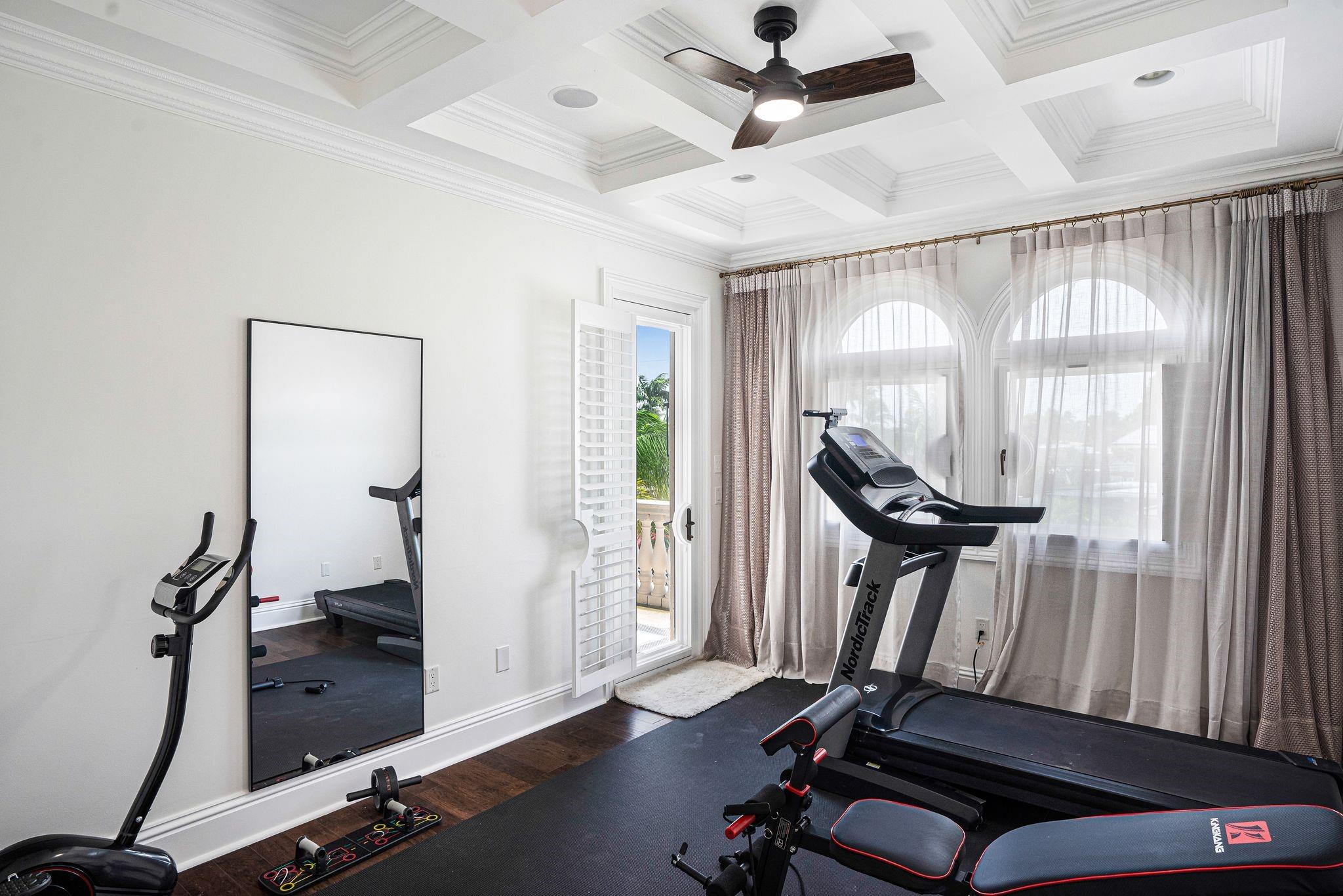 4050 NE 30th Ave Lighthouse Point, FL 33064