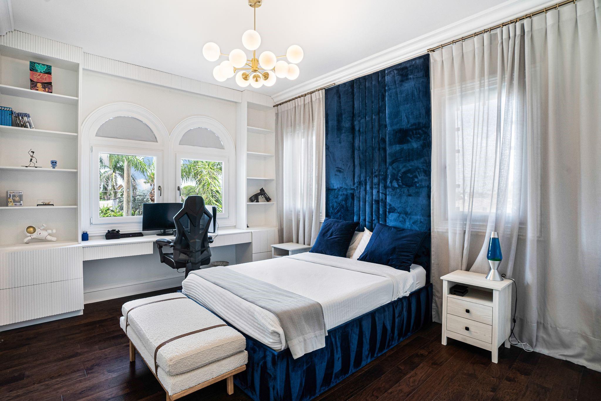 4050 NE 30th Ave Lighthouse Point, FL 33064