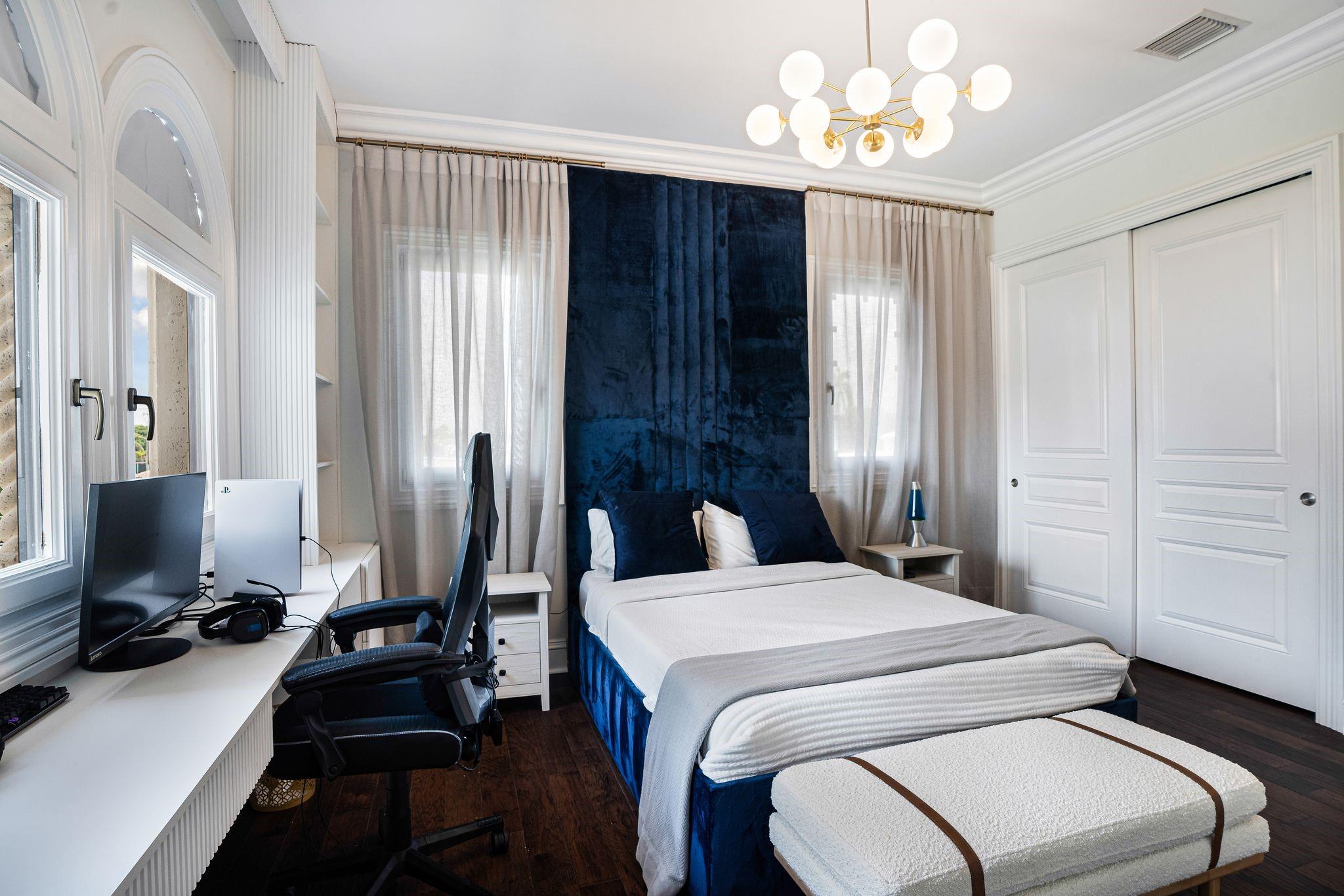 4050 NE 30th Ave Lighthouse Point, FL 33064