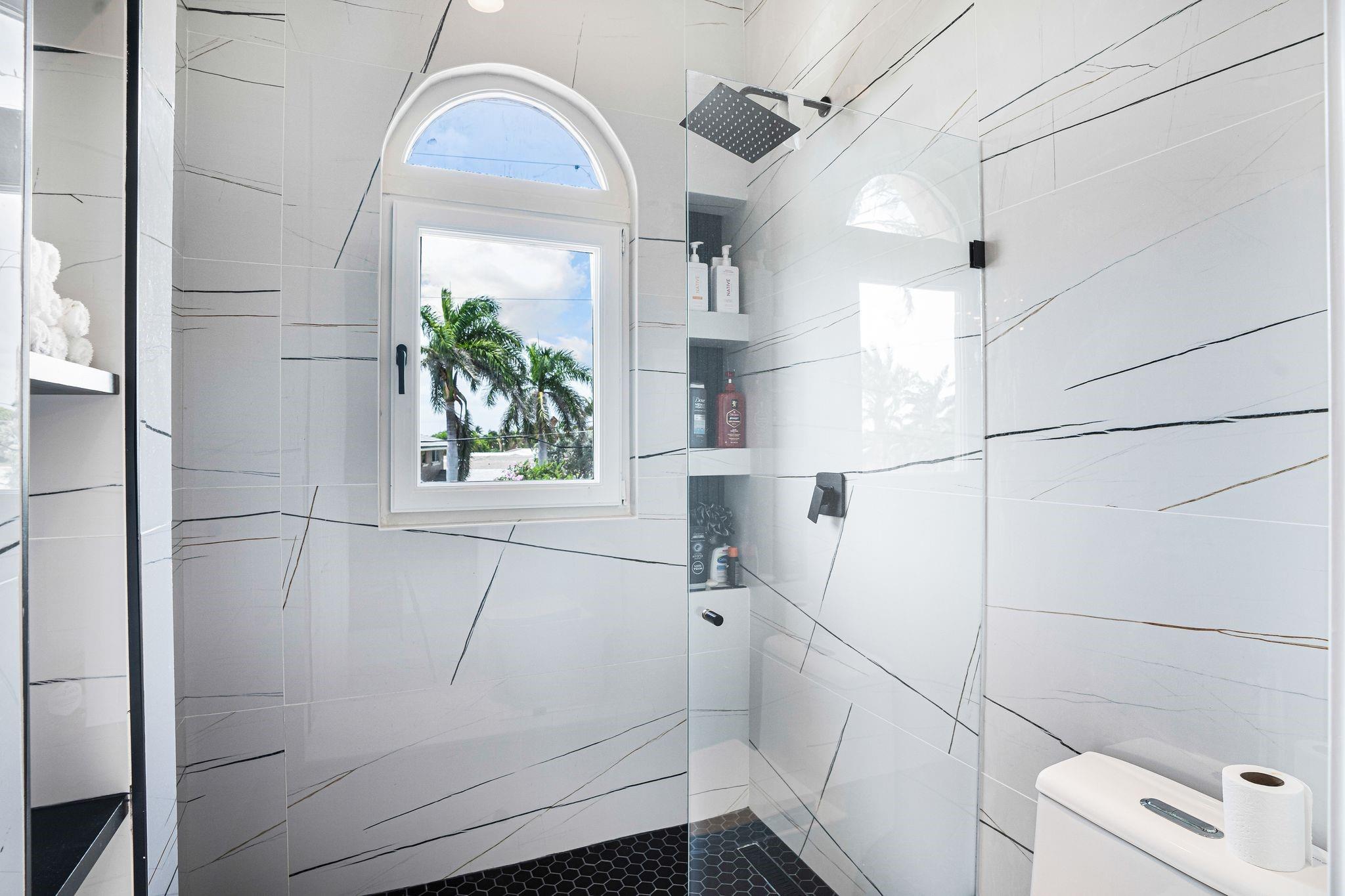 4050 NE 30th Ave Lighthouse Point, FL 33064