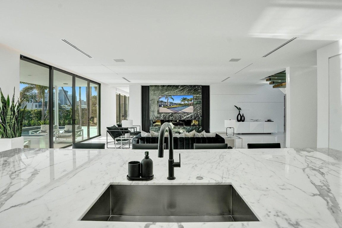 4232 E Tradewinds Fort Lauderdale, FL 33308