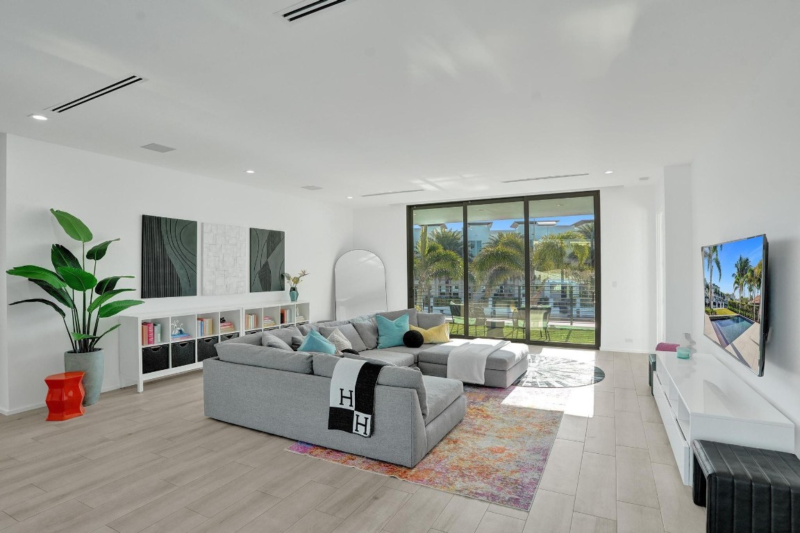 4232 E Tradewinds Fort Lauderdale, FL 33308