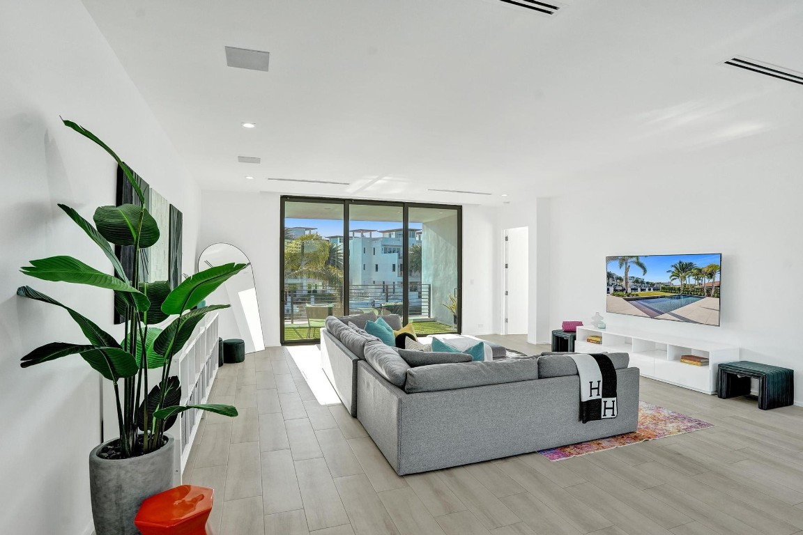 4232 E Tradewinds Fort Lauderdale, FL 33308