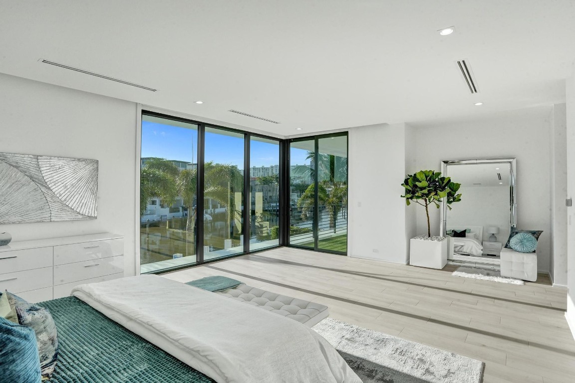 4232 E Tradewinds Fort Lauderdale, FL 33308