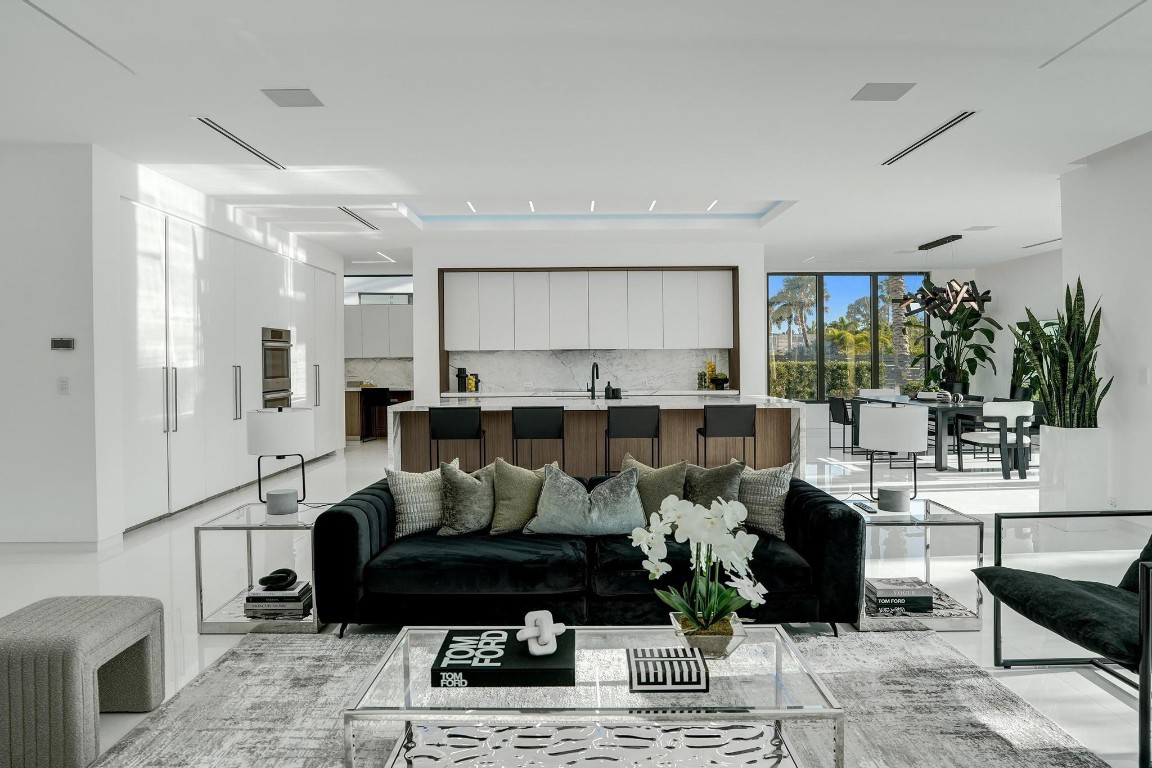 4232 E Tradewinds Fort Lauderdale, FL 33308