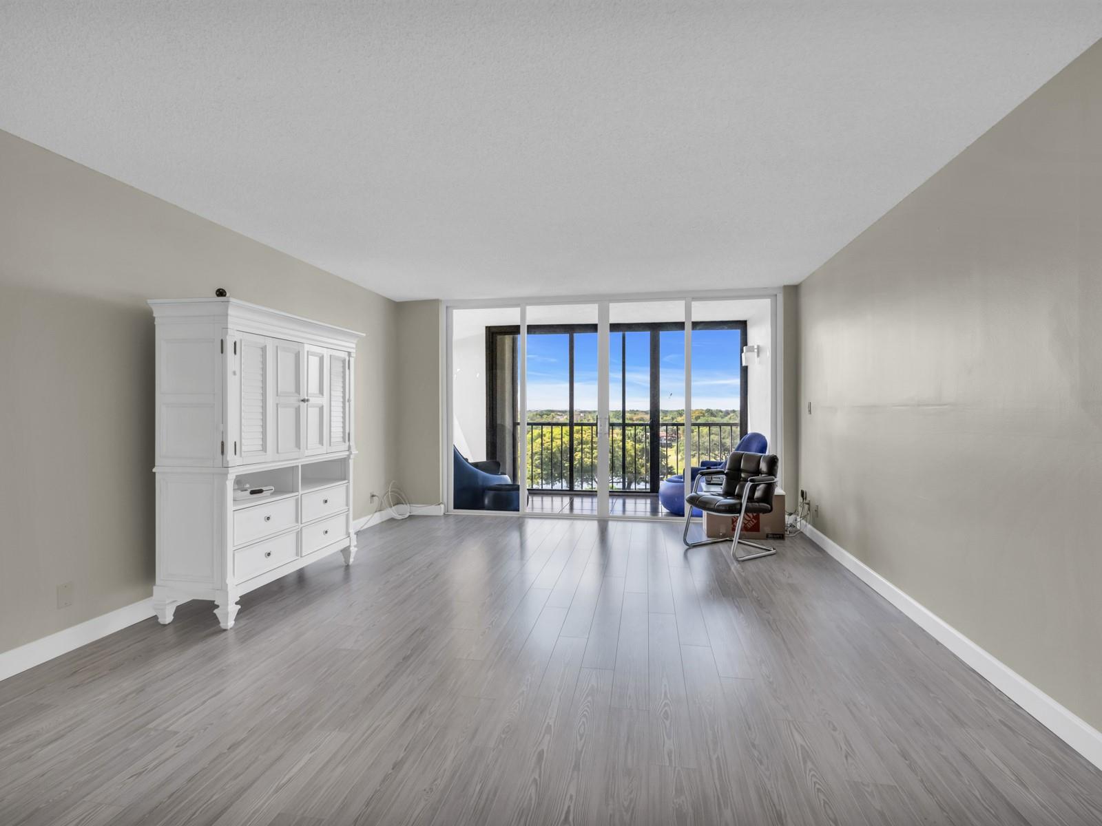 16300 Golf Clb Rd #719 Weston, FL 33326