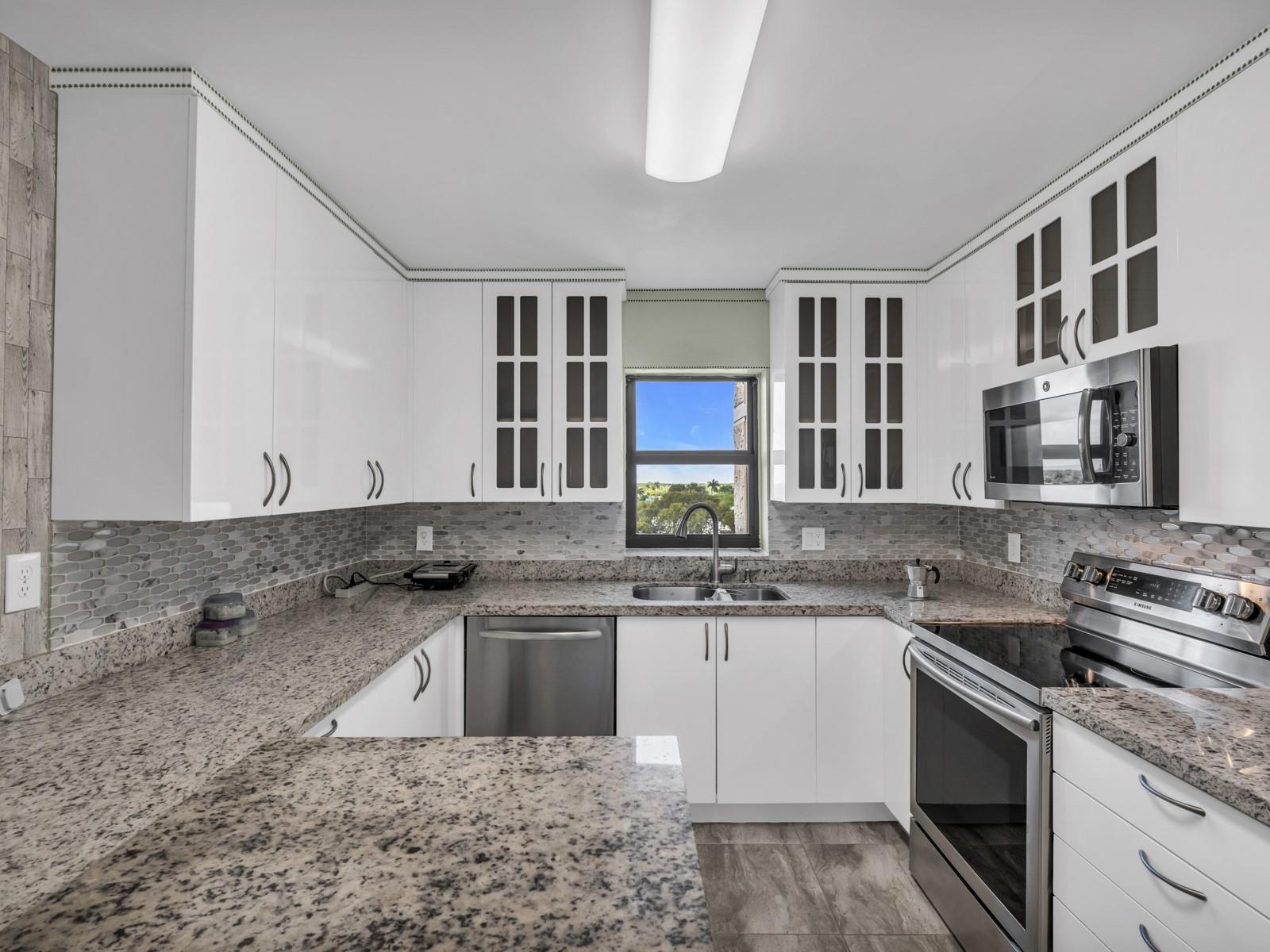 16300 Golf Clb Rd #719 Weston, FL 33326