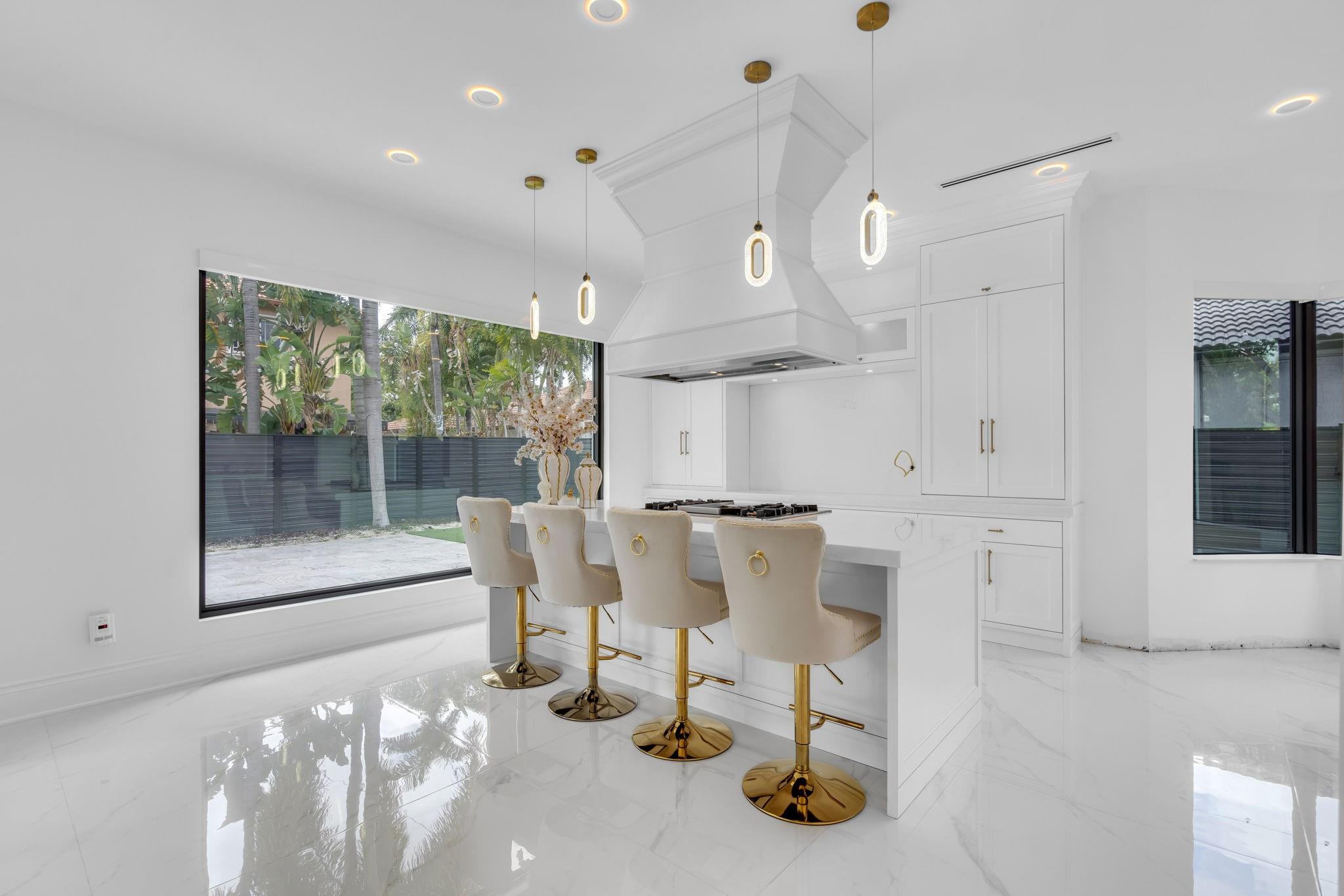 16422 NW 77th Pl Miami Lakes, FL 33016